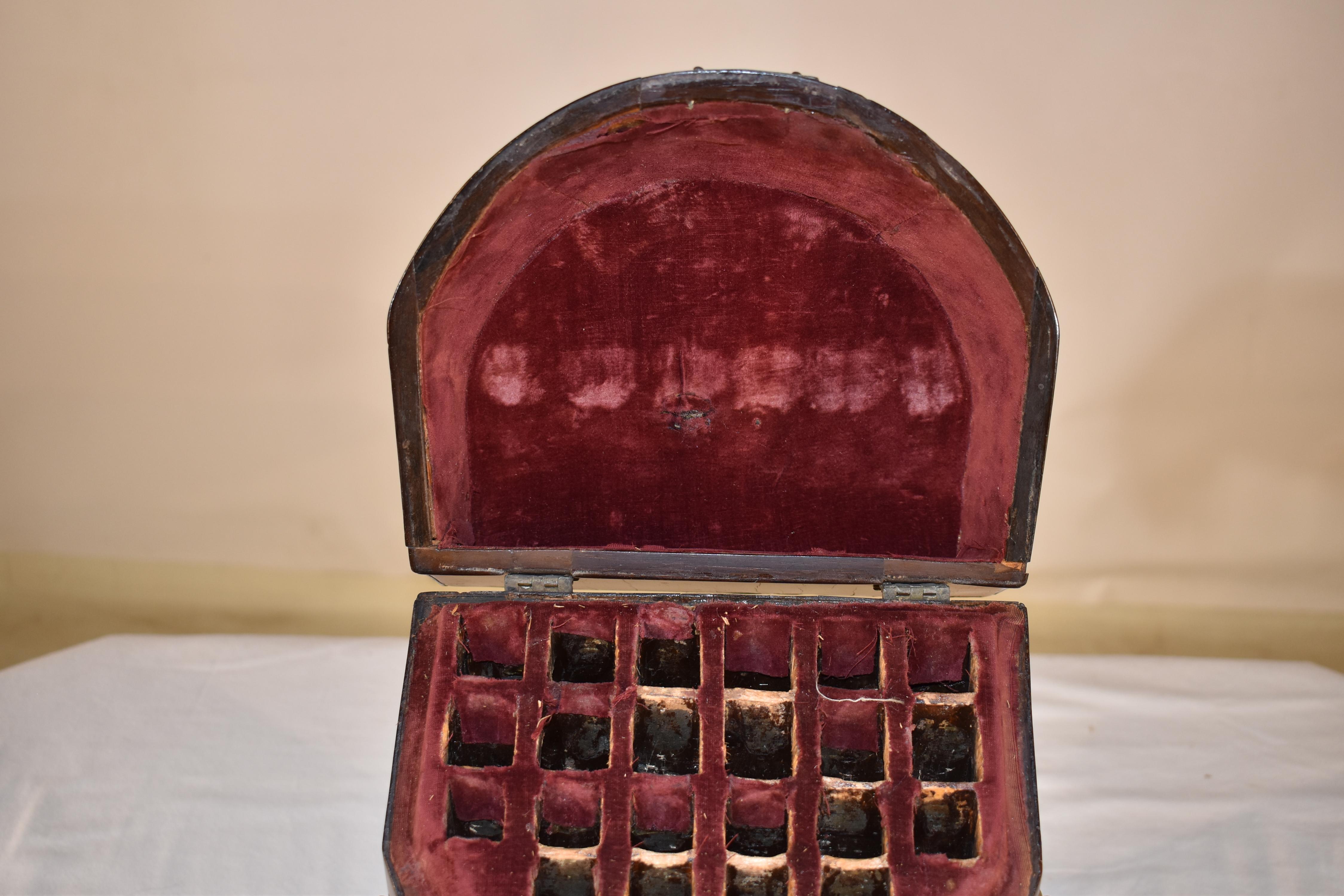 Caja de cuchillos inglesa de caoba del siglo XVIII en venta 1