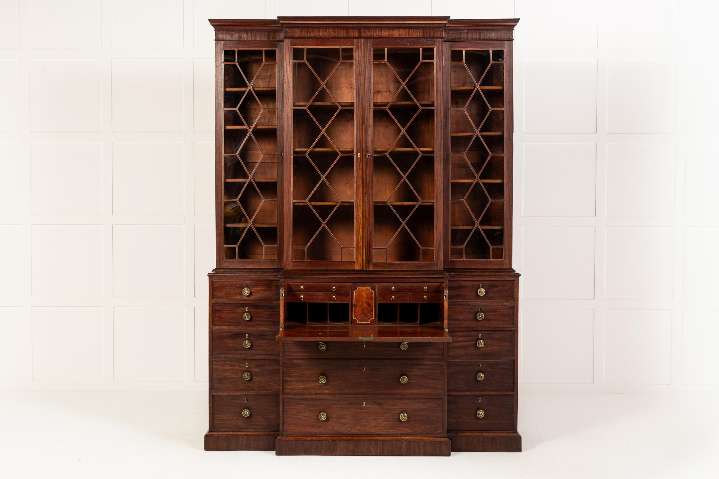 18th Century English Mahogany Secretaire Bookcase In Excellent Condition For Sale In Gloucestershire, GB