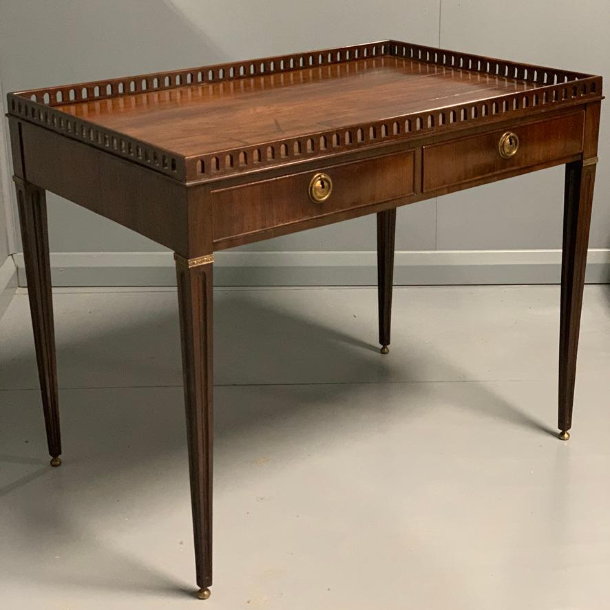 This really is an exceptional quality Georgian mahogany silver table with fret gallery top, two drawers and original brass mounts, circa 1780 and in fabulous condition.
The table is beautifully proportioned and has been sympathetically restored,