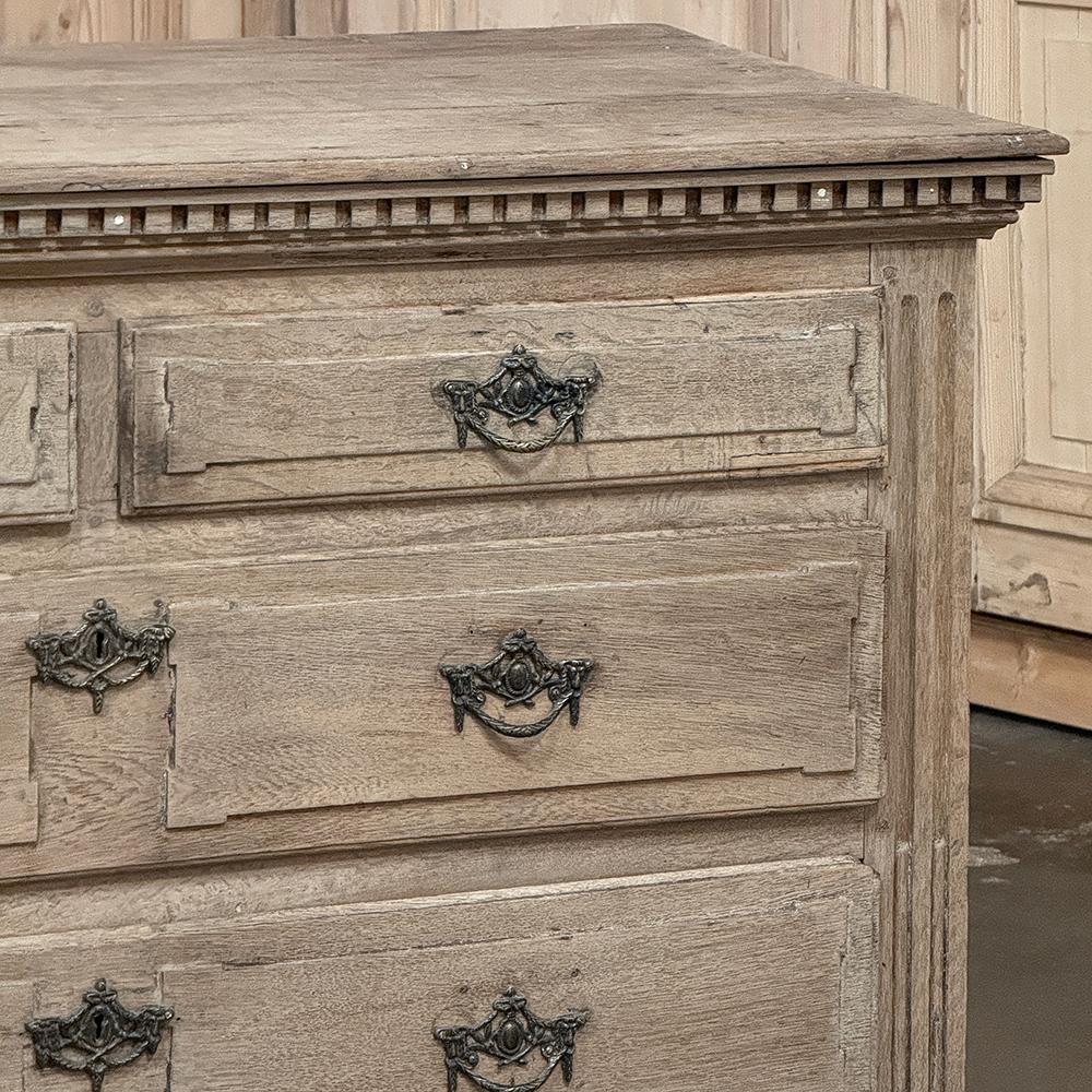 18th Century English Neoclassical Chest of Drawers in Stripped Oak For Sale 6