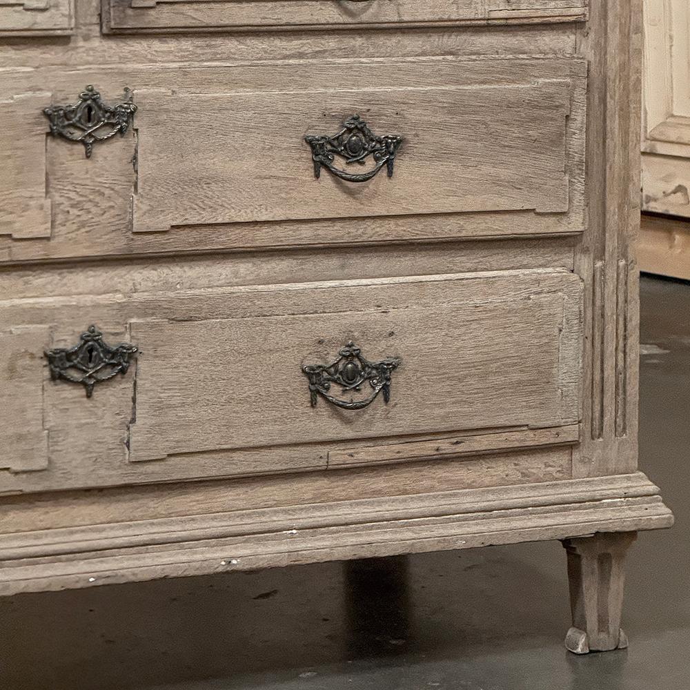 18th Century English Neoclassical Chest of Drawers in Stripped Oak For Sale 7