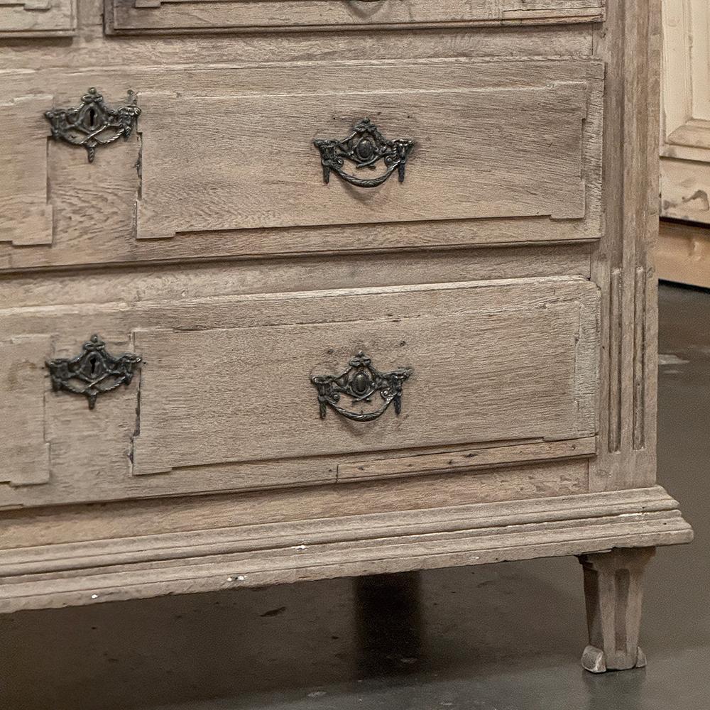 Cassettiera neoclassica inglese del XVIII secolo in Oak striato in vendita 5