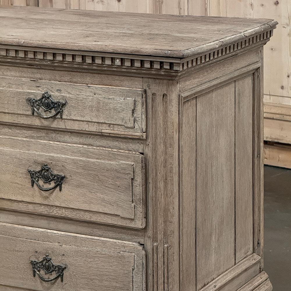 Cassettiera neoclassica inglese del XVIII secolo in Oak striato in vendita 6