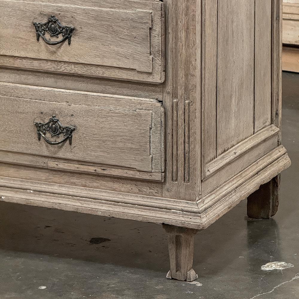 18th Century English Neoclassical Chest of Drawers in Stripped Oak For Sale 9
