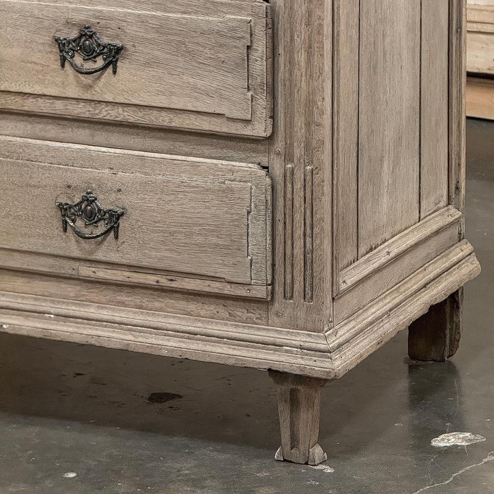 Cassettiera neoclassica inglese del XVIII secolo in Oak striato in vendita 7