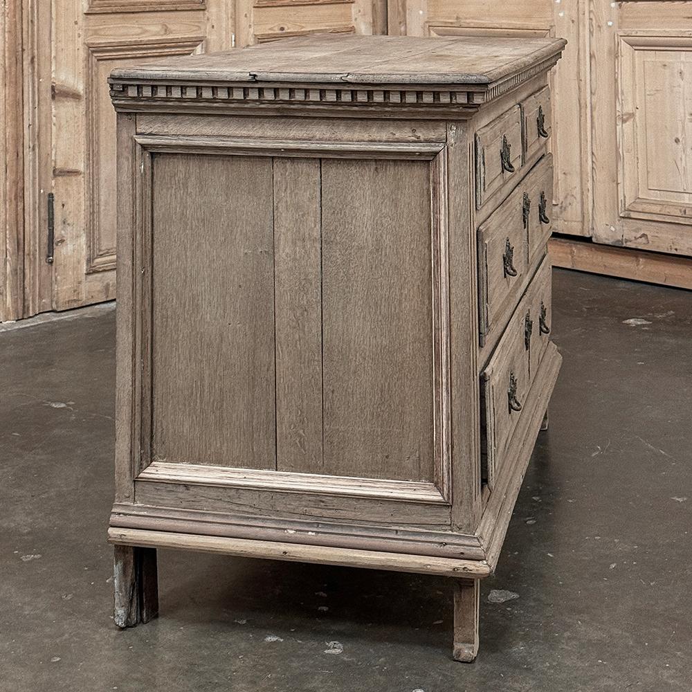 18th Century English Neoclassical Chest of Drawers in Stripped Oak For Sale 12