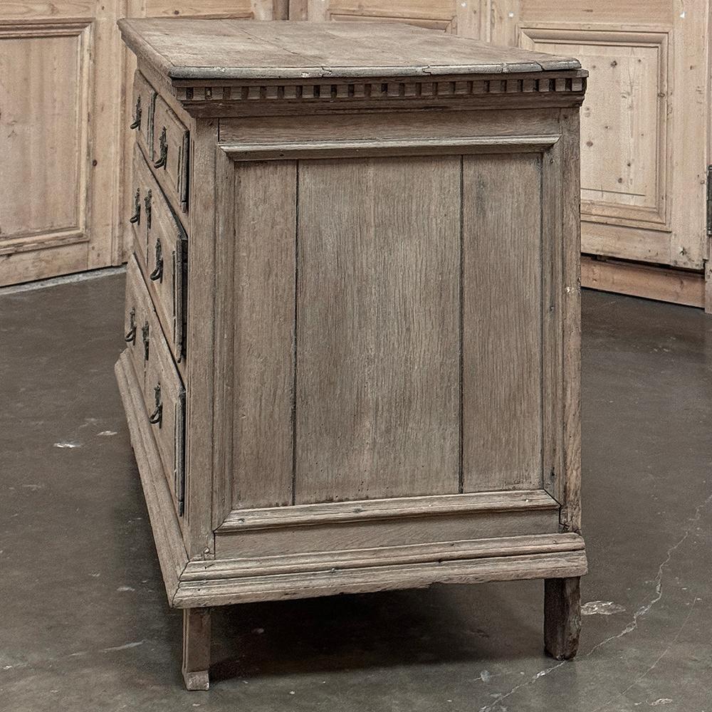 18th Century English Neoclassical Chest of Drawers in Stripped Oak For Sale 13