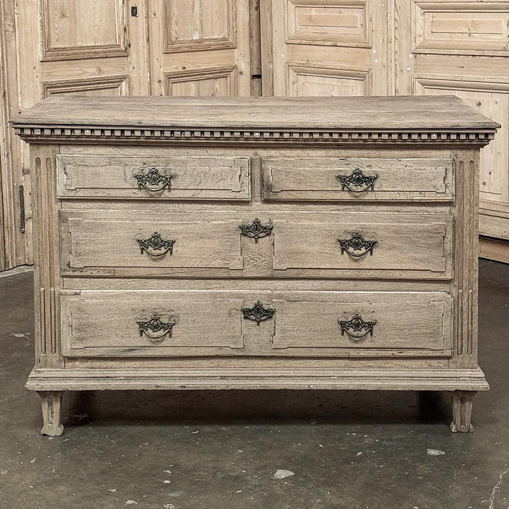 18th Century English Neoclassical Chest of Drawers in Stripped Oak In Good Condition For Sale In Dallas, TX
