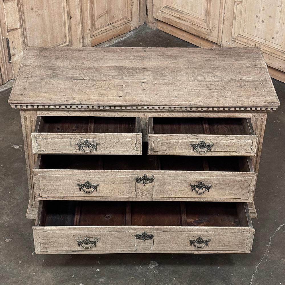 18th Century English Neoclassical Chest of Drawers in Stripped Oak For Sale 1