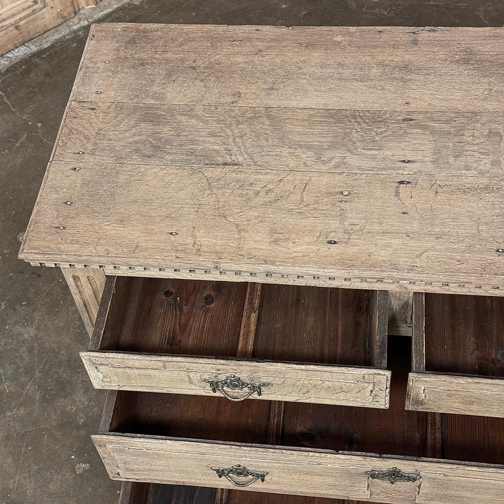 Ottone Cassettiera neoclassica inglese del XVIII secolo in Oak striato in vendita