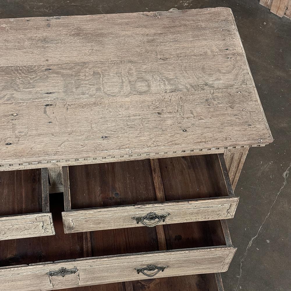 18th Century English Neoclassical Chest of Drawers in Stripped Oak For Sale 3