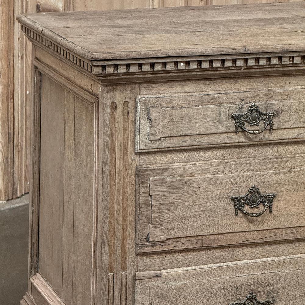 18th Century English Neoclassical Chest of Drawers in Stripped Oak For Sale 4