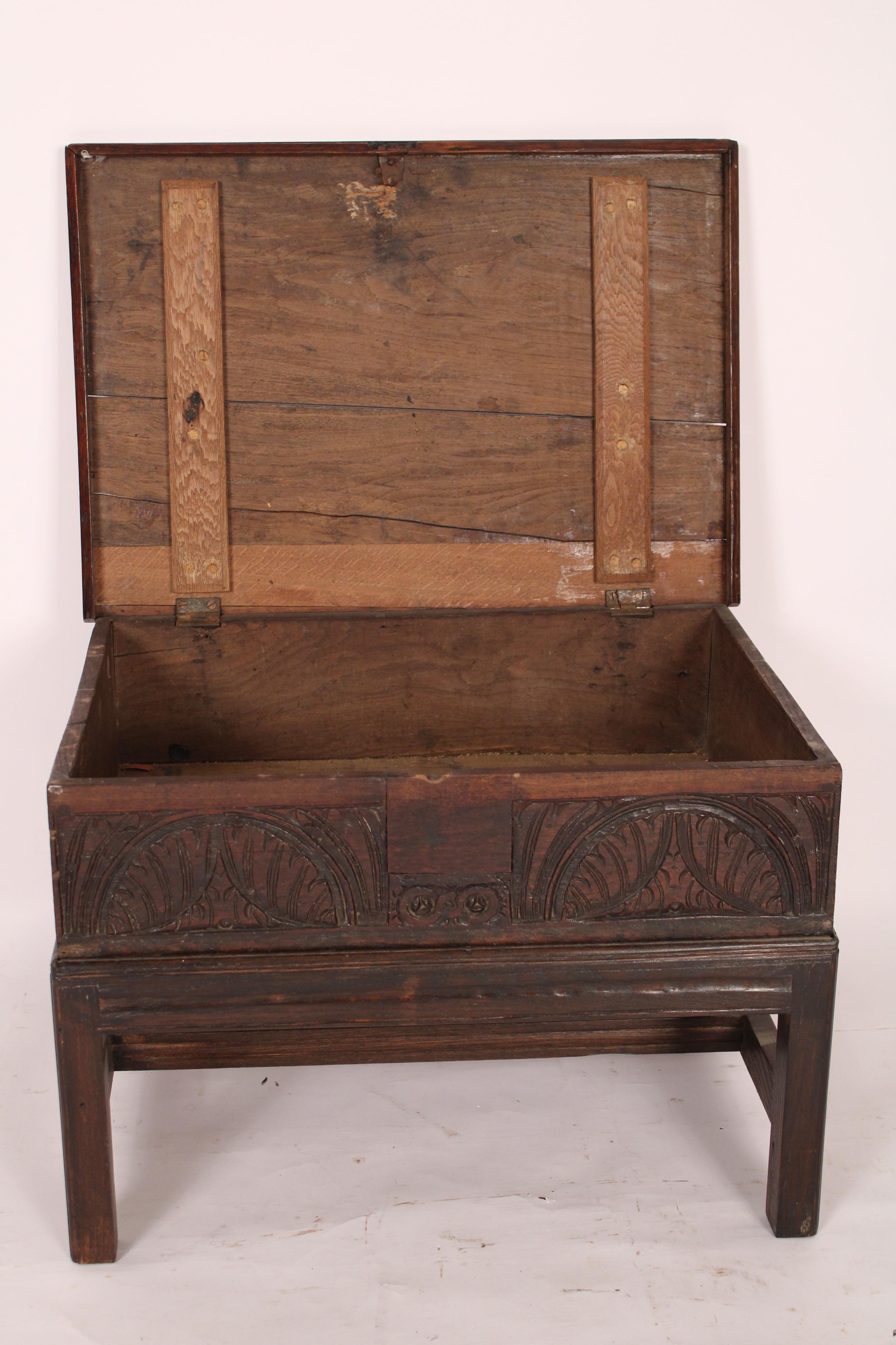 18th Century English Oak Bible Box / Side Table In Good Condition For Sale In Laguna Beach, CA