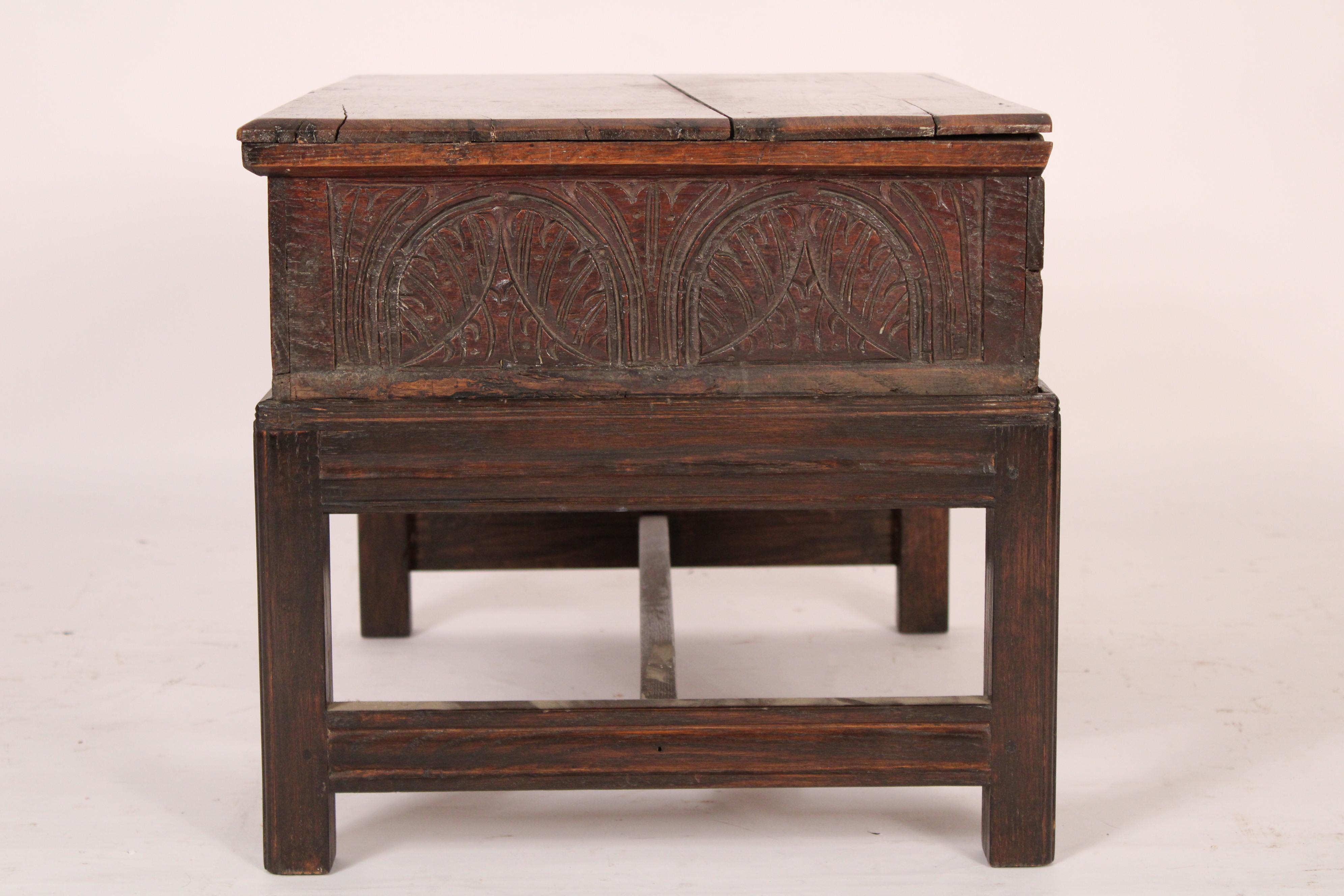 18th Century English Oak Bible Box / Side Table In Good Condition In Laguna Beach, CA