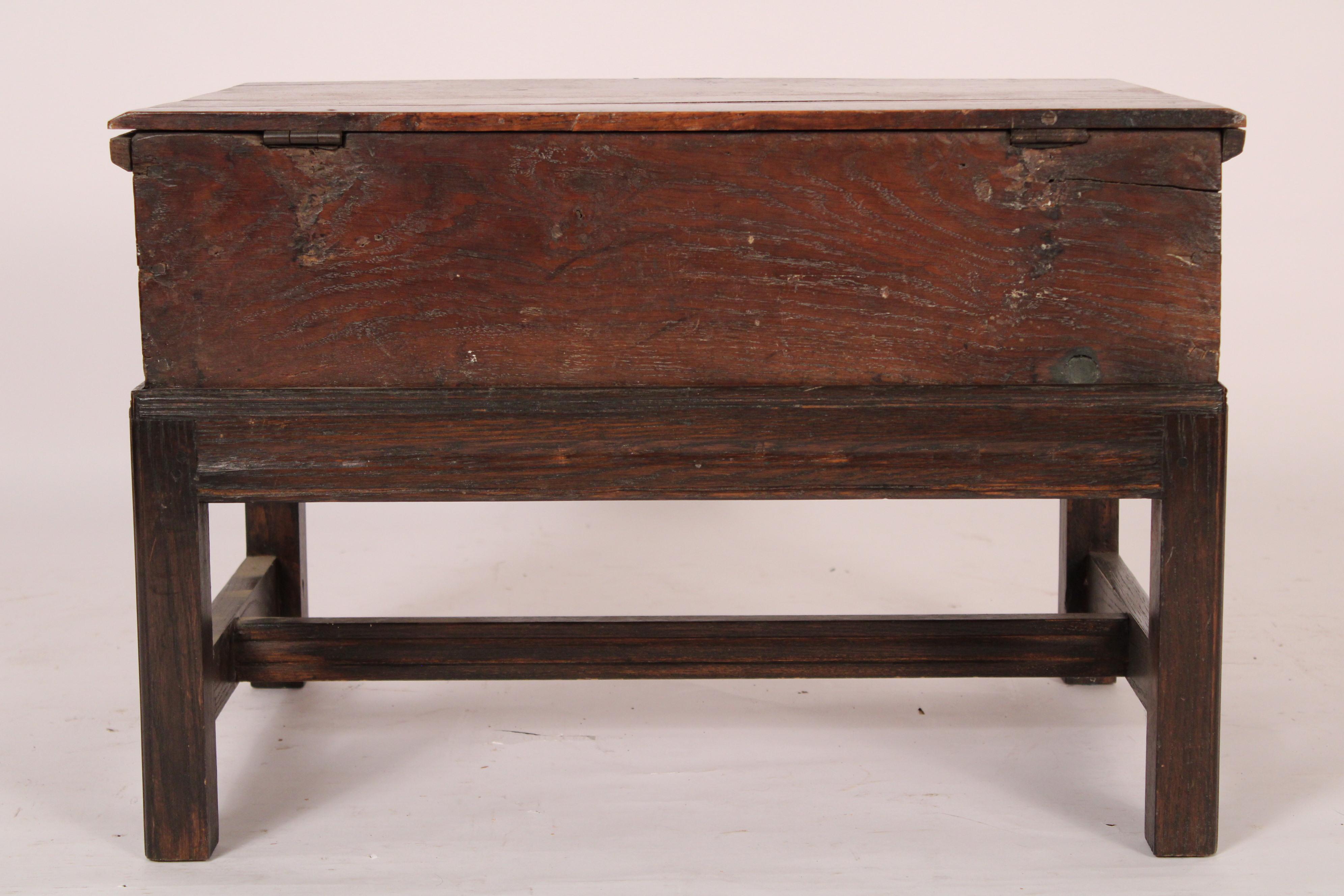 18th Century English Oak Bible Box / Side Table For Sale 1