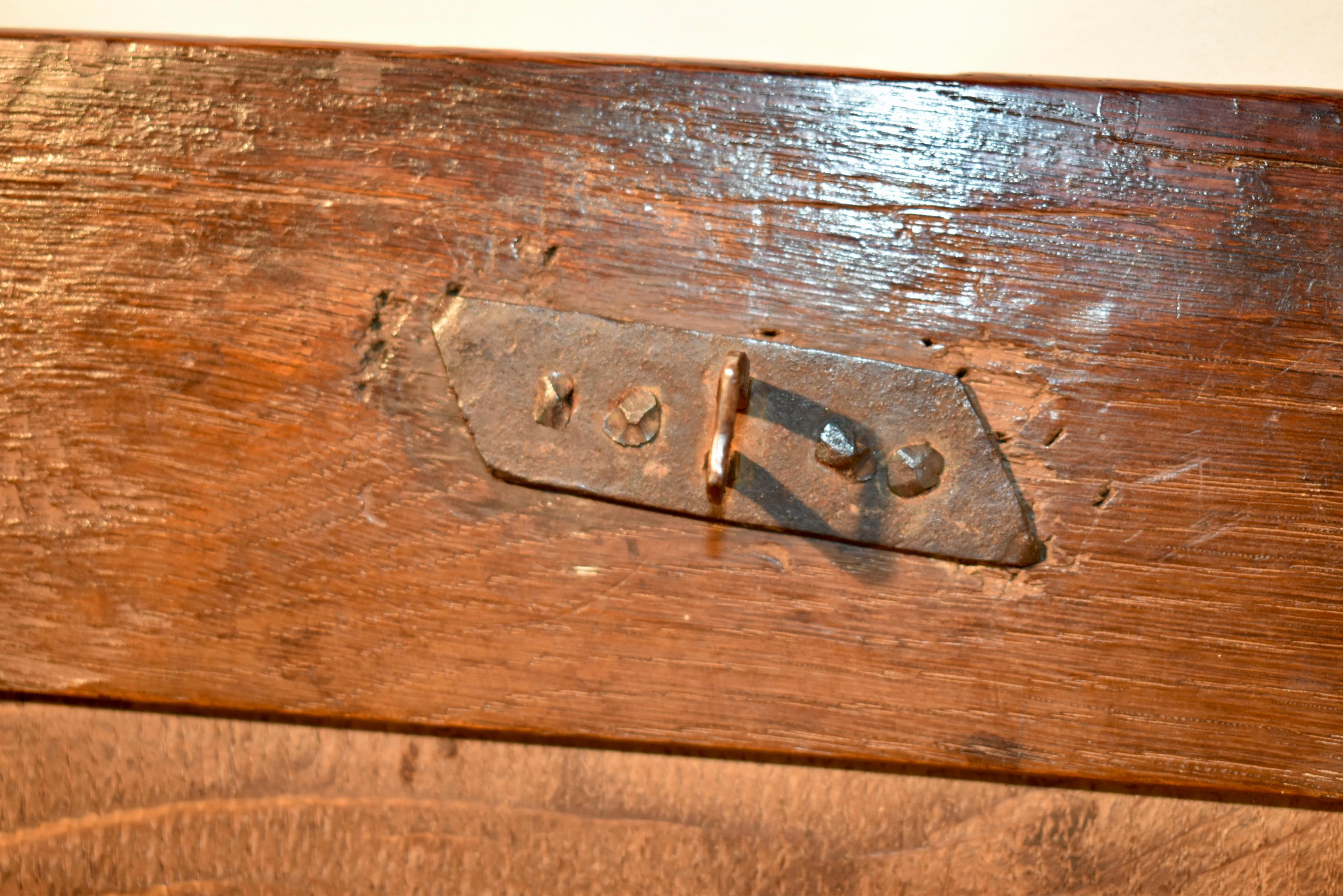 18th Century English Oak Blanket Chest For Sale 6