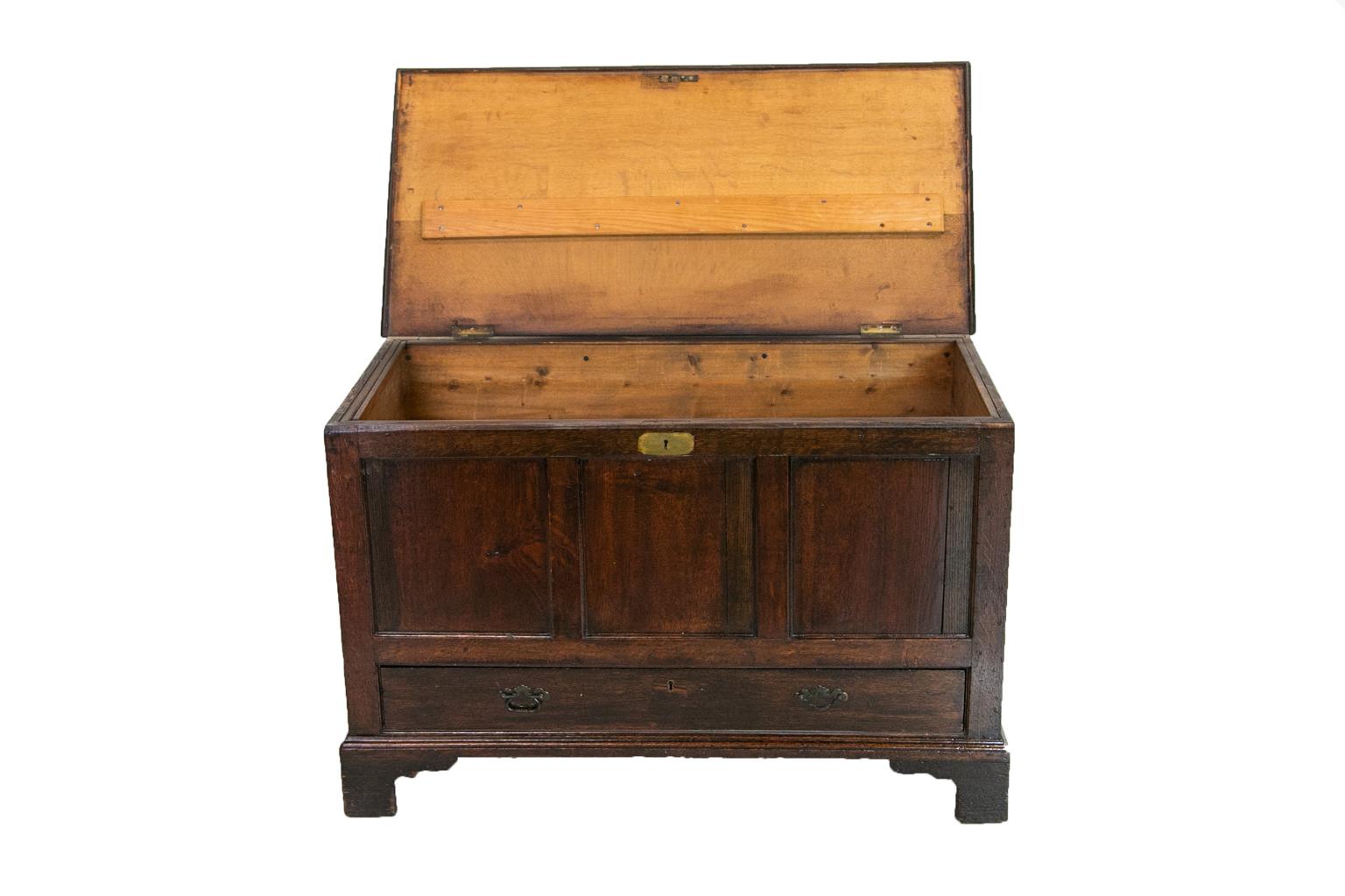 18th Century English Oak Blanket Chest In Good Condition For Sale In Wilson, NC