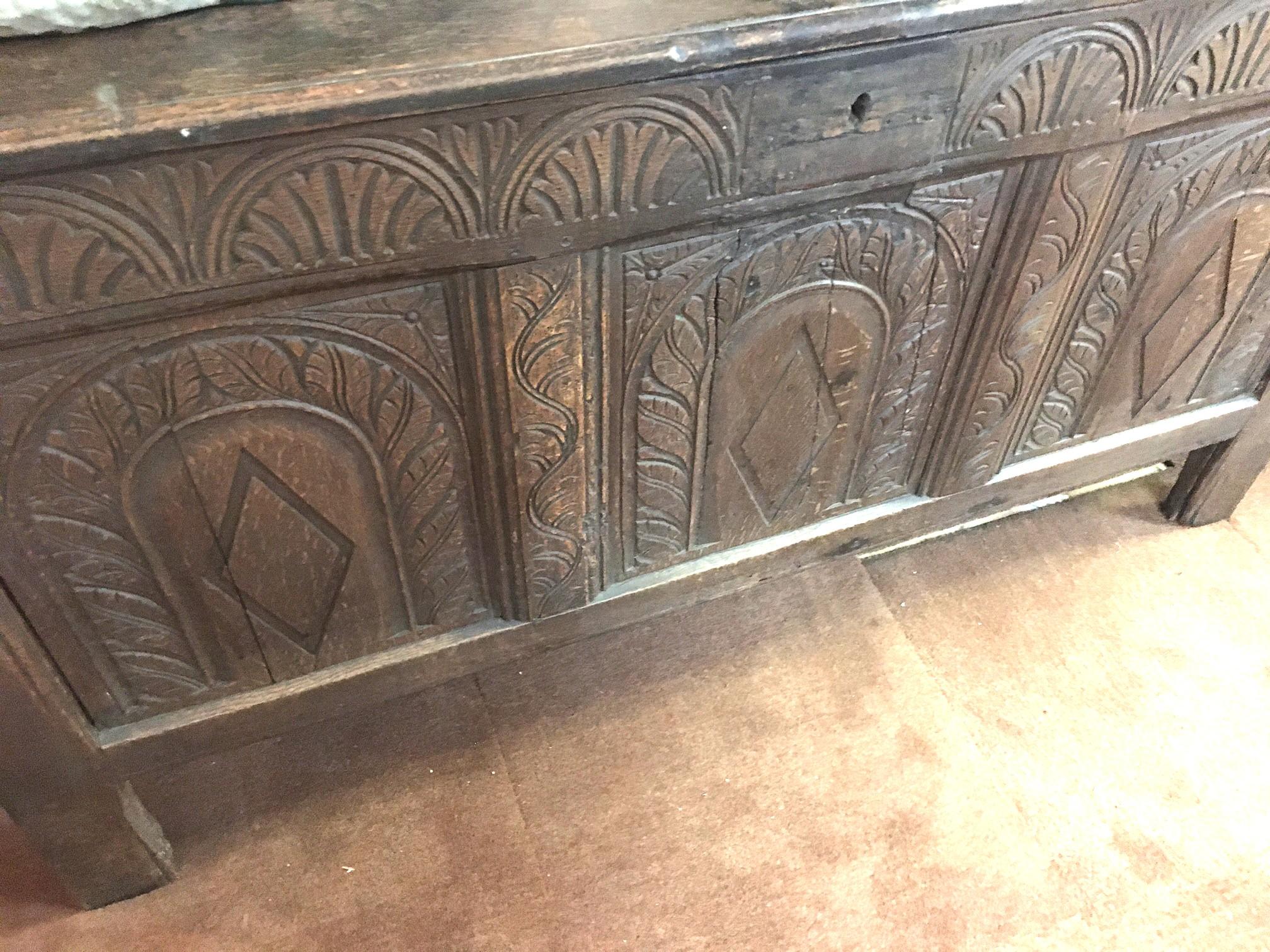 Cassapanca o forziere in legno di Oak del XVIII secolo in vendita 3