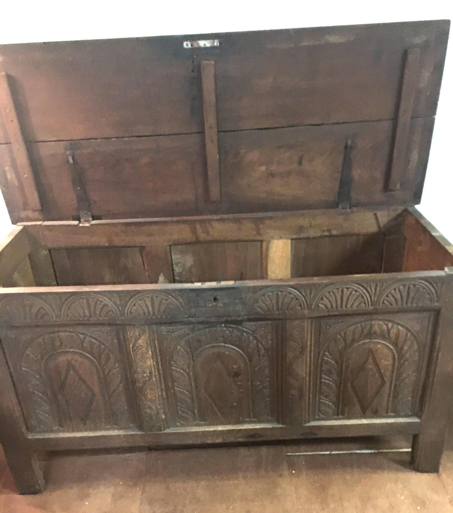 Cassapanca o forziere in legno di Oak del XVIII secolo in vendita 7