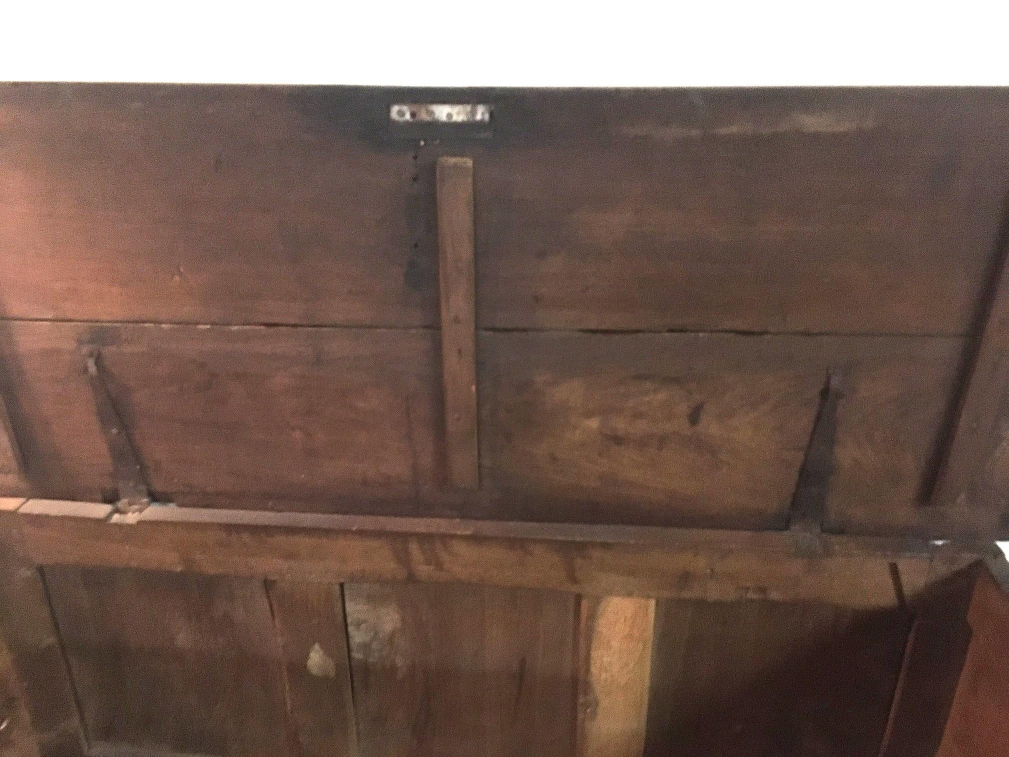 Cassapanca o forziere in legno di Oak del XVIII secolo In condizioni buone in vendita a Savannah, GA