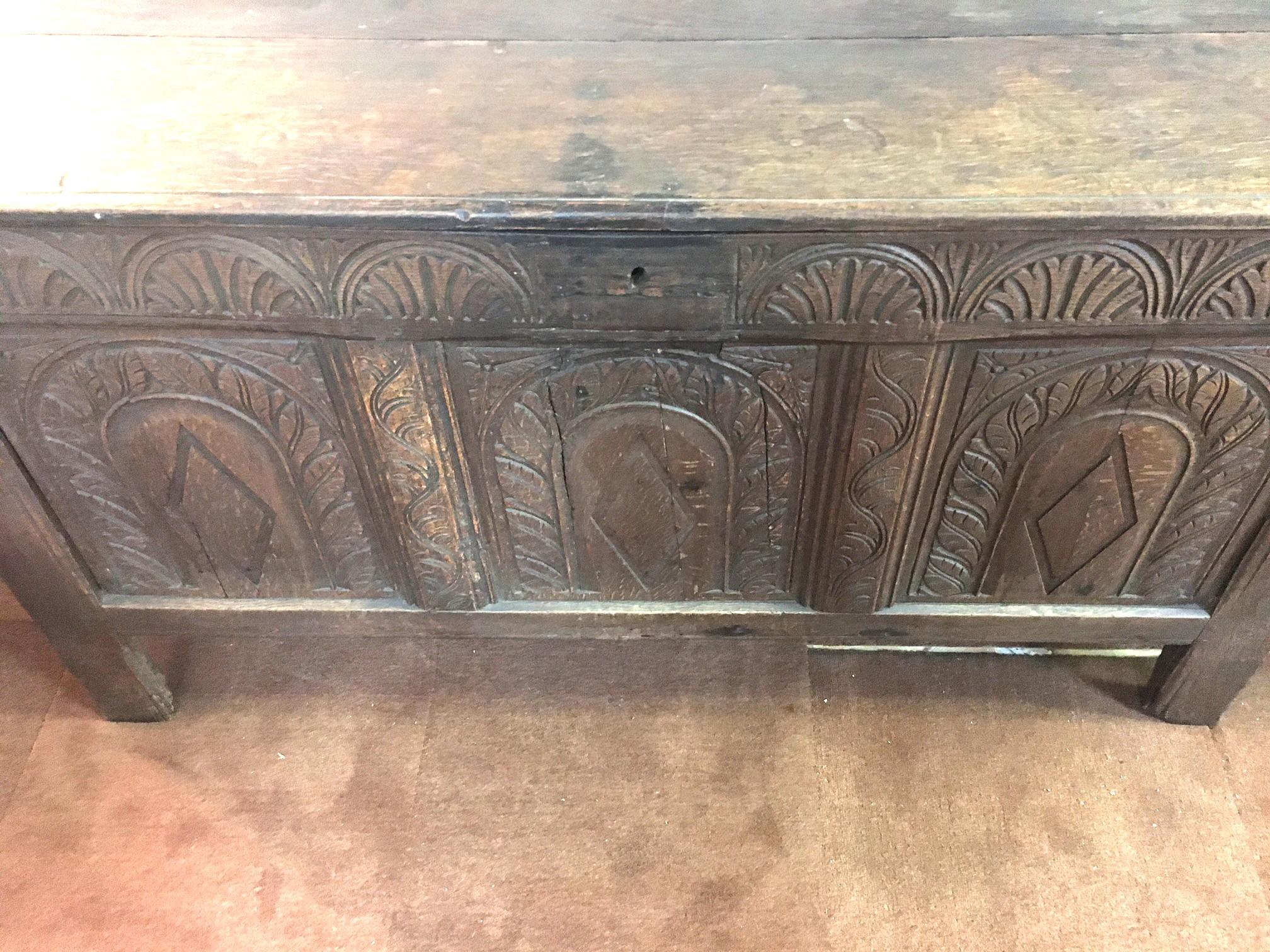 Fino al XVIII secolo Cassapanca o forziere in legno di Oak del XVIII secolo in vendita