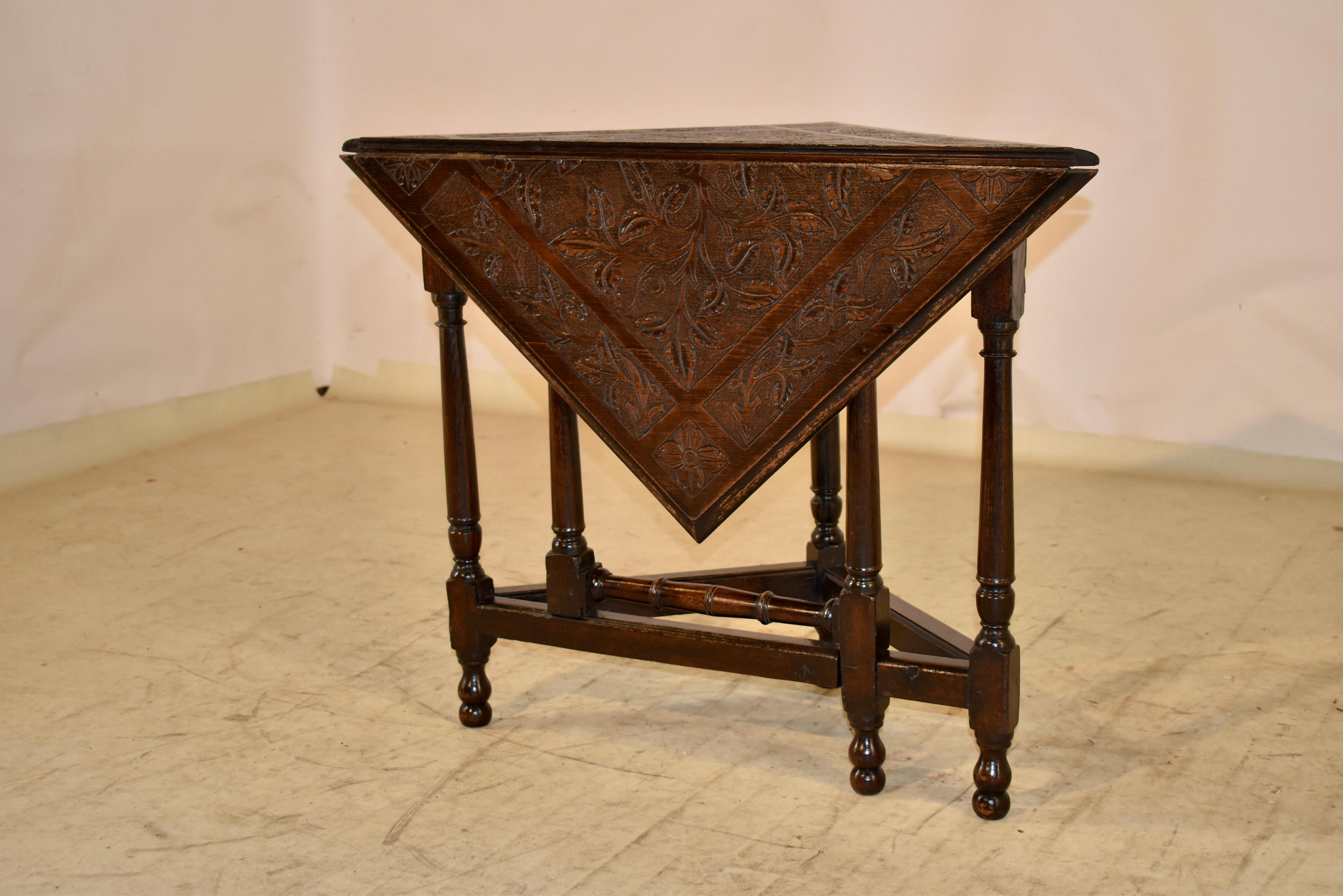 18. Jahrhundert Englisch Eiche geschnitzt Taschentuch Tisch (18. Jahrhundert und früher) im Angebot