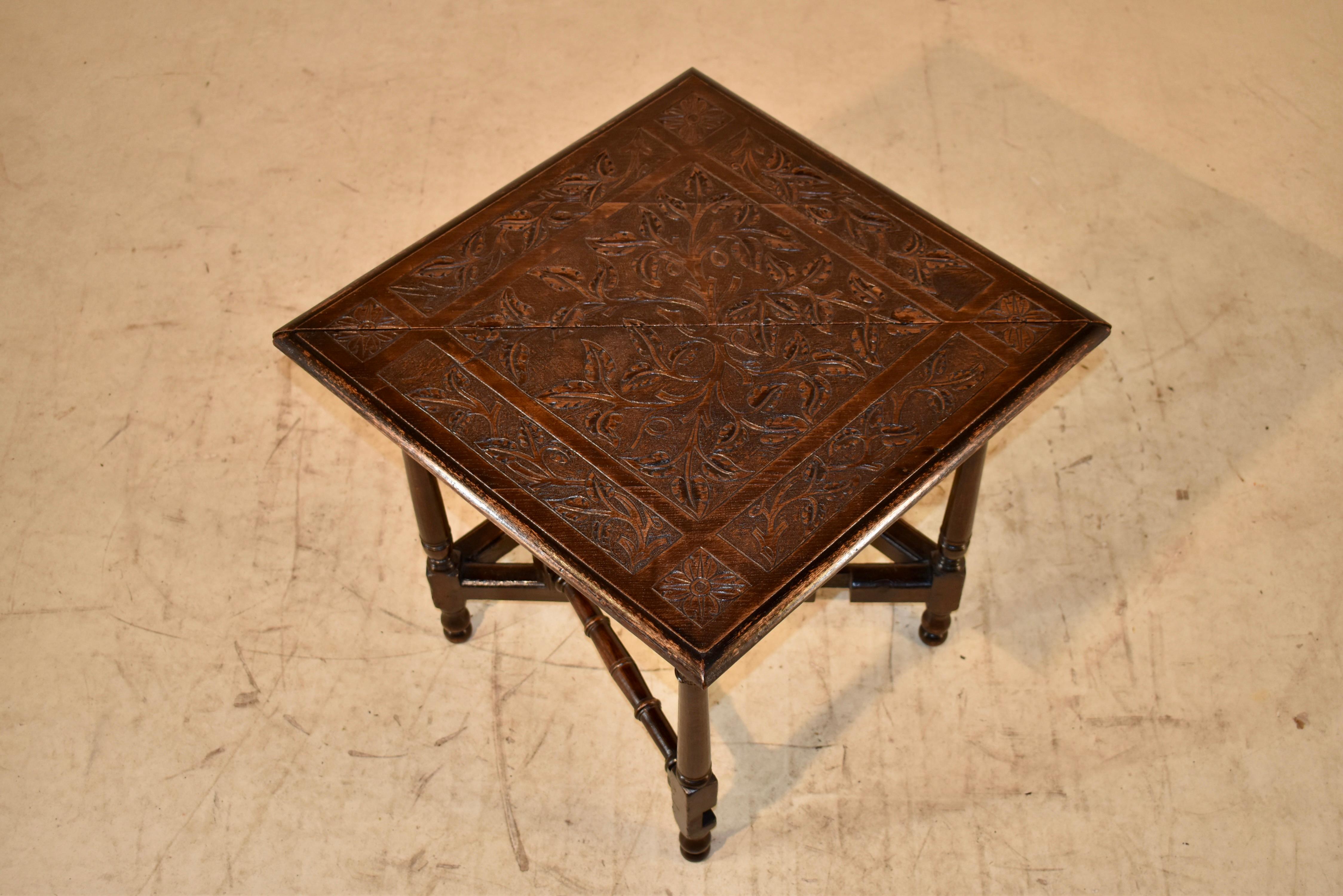 18th Century English Oak Carved Handkerchief Table For Sale 1