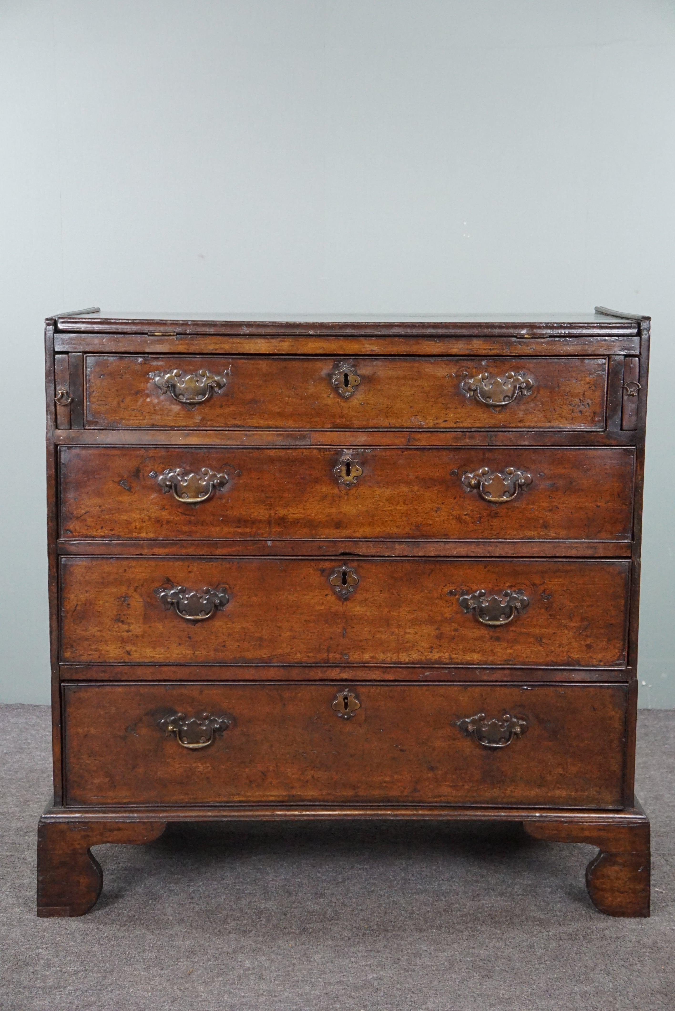 18th Century 18th-century English oak chest of drawers/Bachelor Chest For Sale
