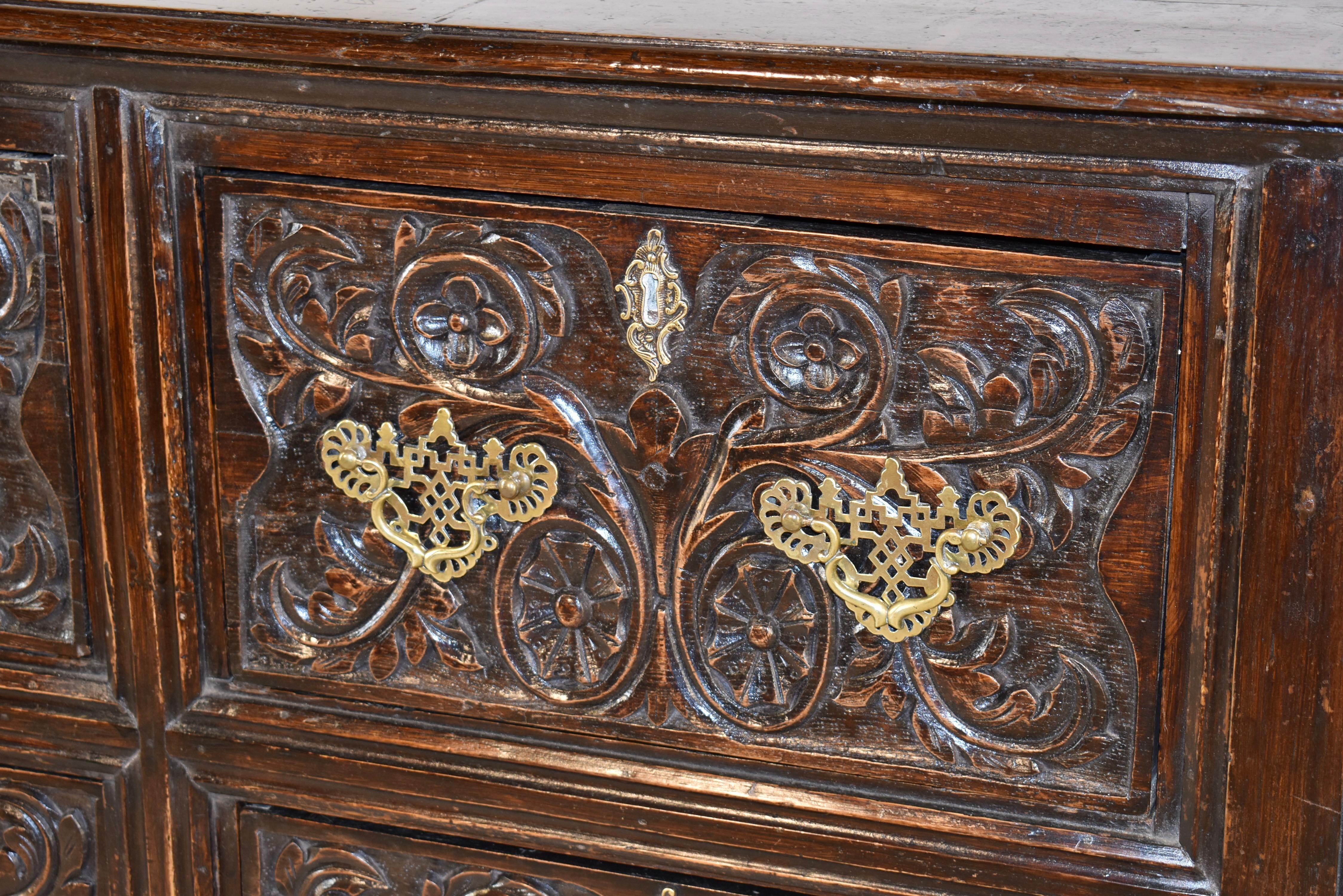 18th Century English Oak Chest of Drawers For Sale 1