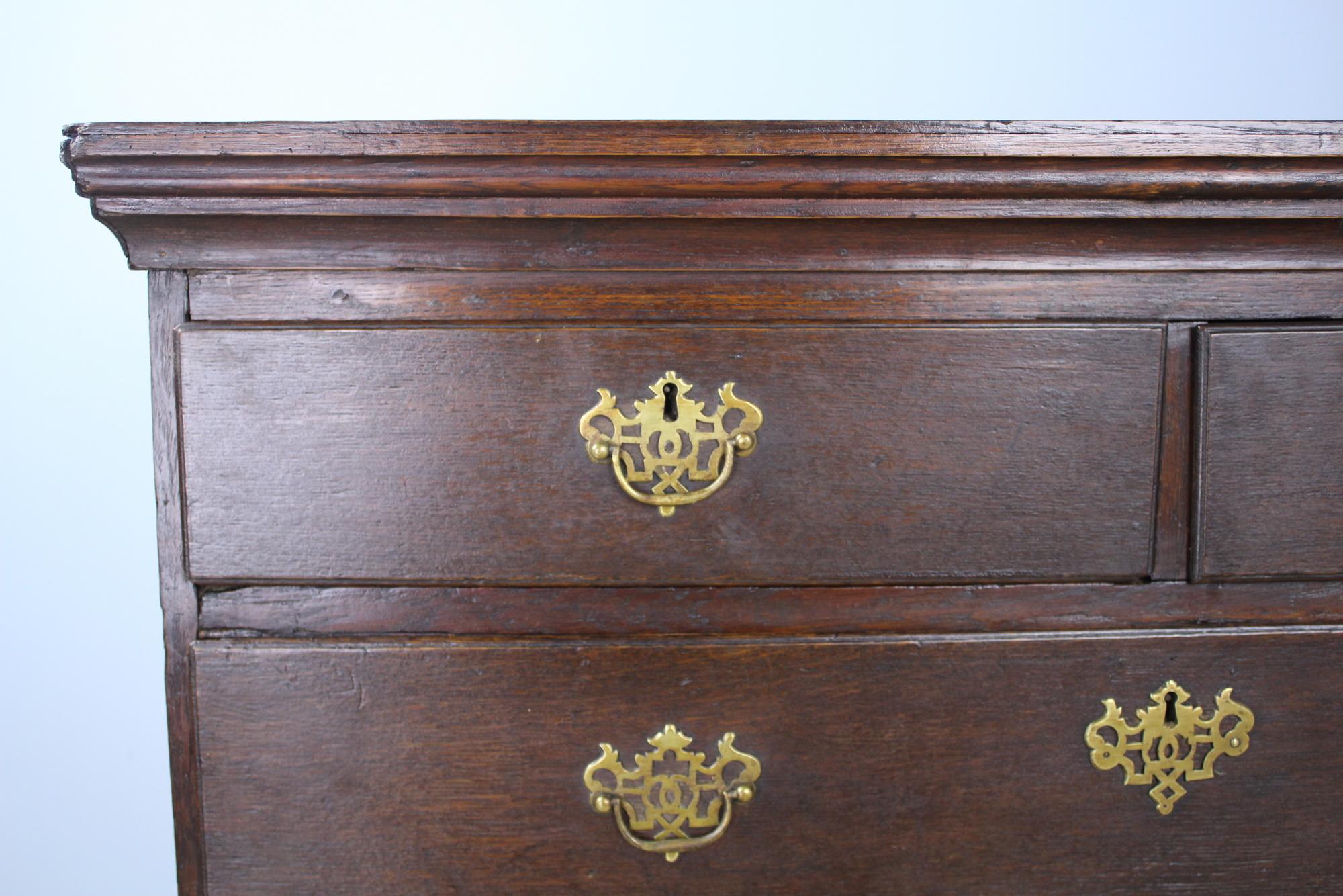 18th Century English Oak Chest of Drawers with Original Brasses In Good Condition For Sale In Port Chester, NY