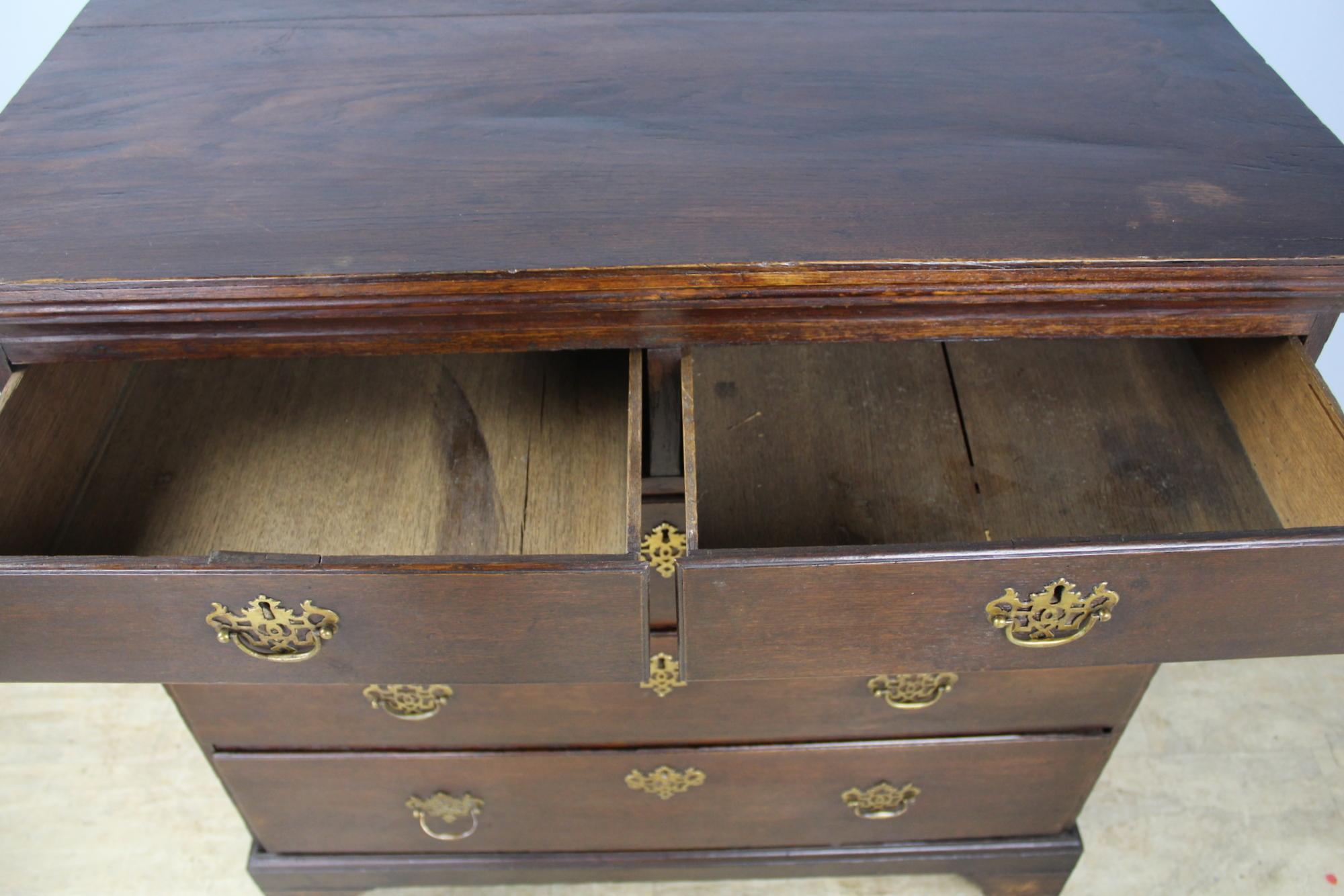 18th Century English Oak Chest of Drawers with Original Brasses For Sale 4