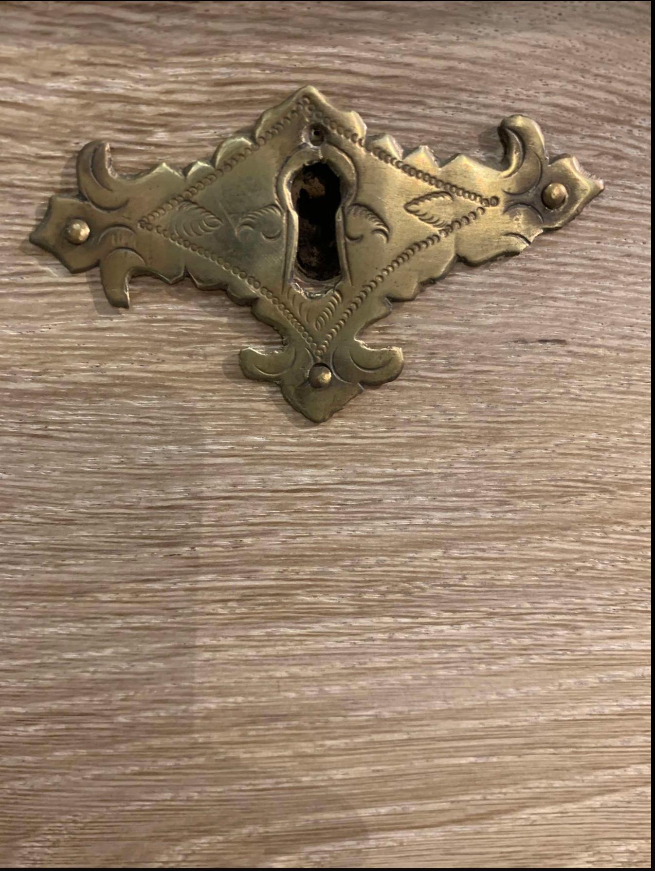 Quercia Cassapanca inglese del XVIII secolo in rovere su cavalletto in vendita