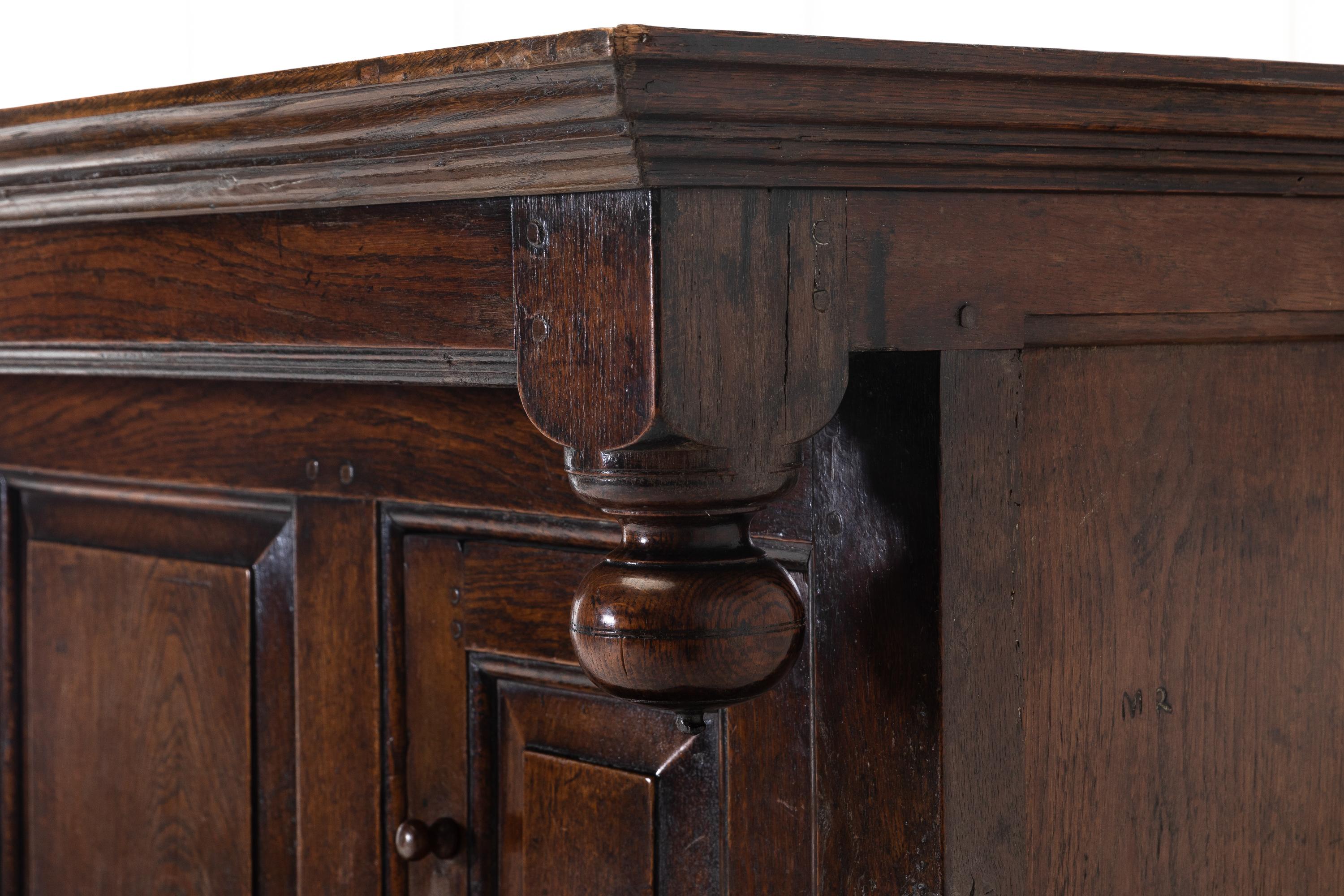 18th Century English Oak Cupboard/Dudarn In Good Condition For Sale In Gloucestershire, GB