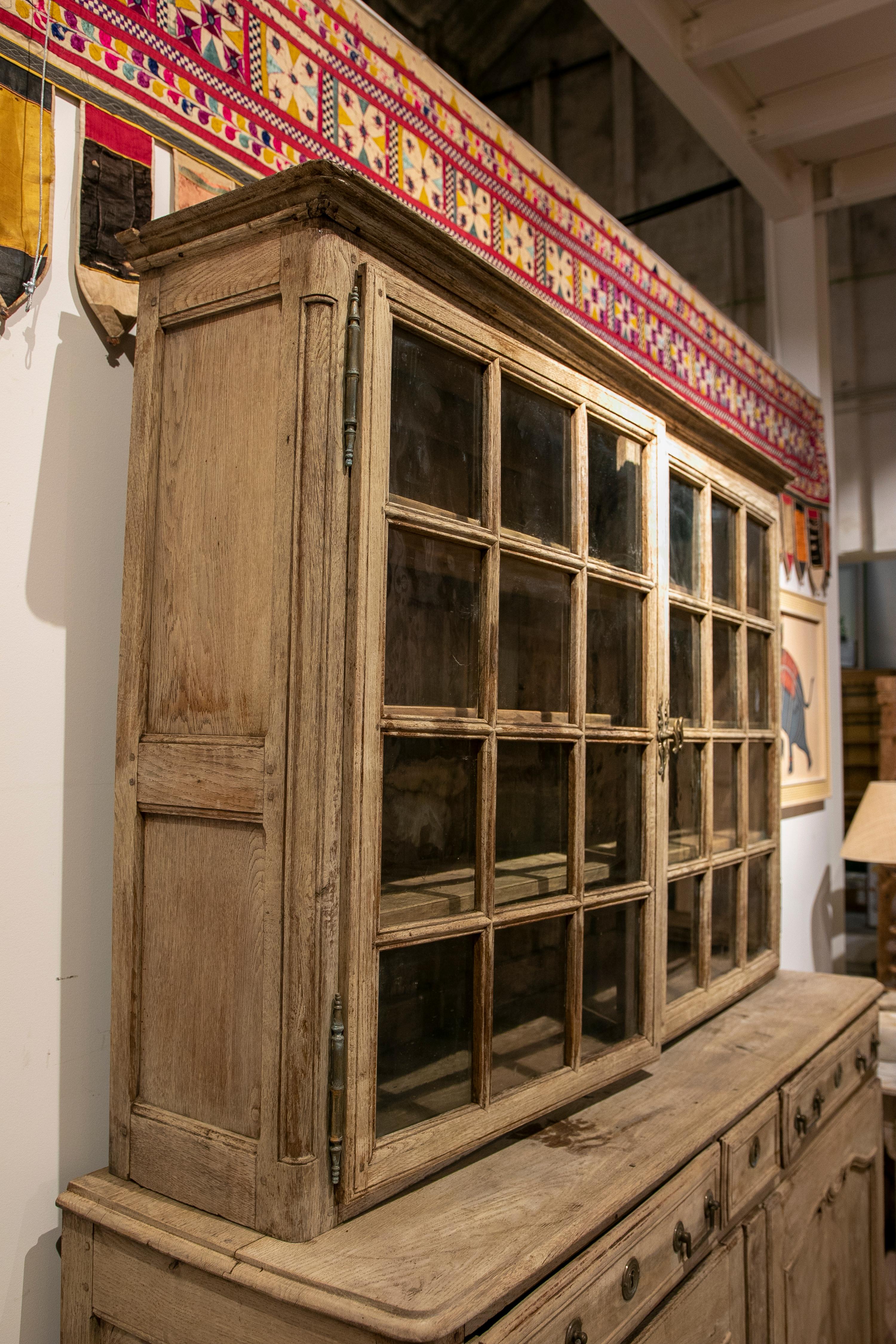 18th century English oak display cabinet with originals glasses panels.