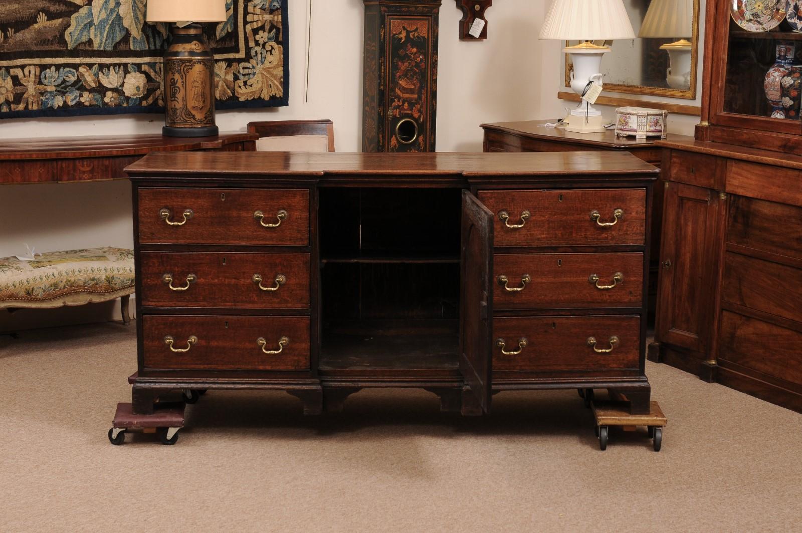 18. Jahrhundert Englisch Eiche Dresser Base Cabinet im Angebot 8