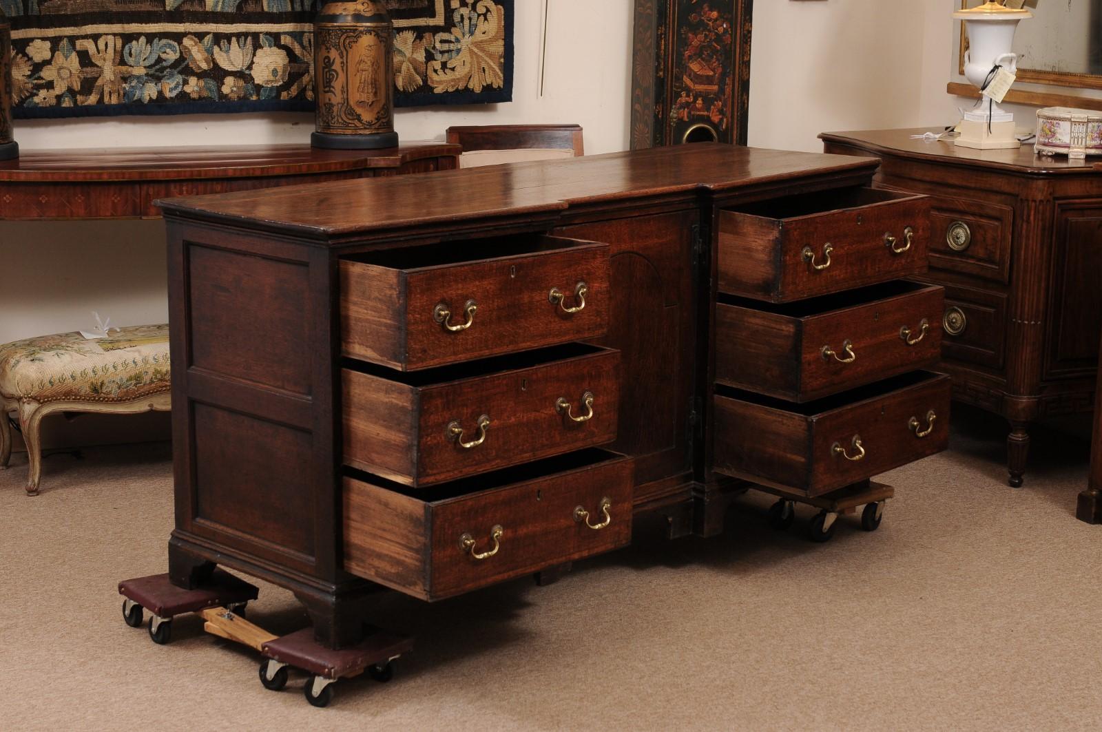 18. Jahrhundert Englisch Eiche Dresser Base Cabinet im Zustand „Relativ gut“ im Angebot in Atlanta, GA