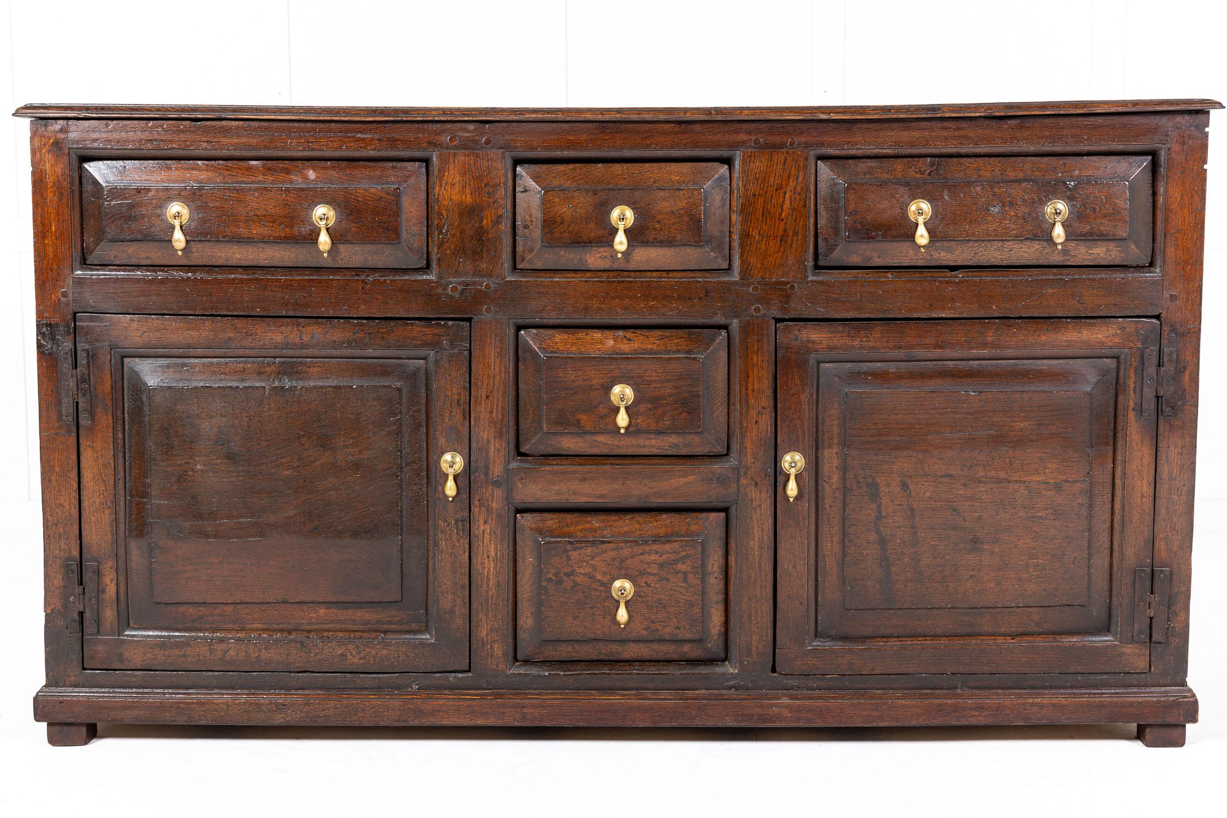 18th Century English Oak Dresser Base In Good Condition For Sale In Gloucestershire, GB