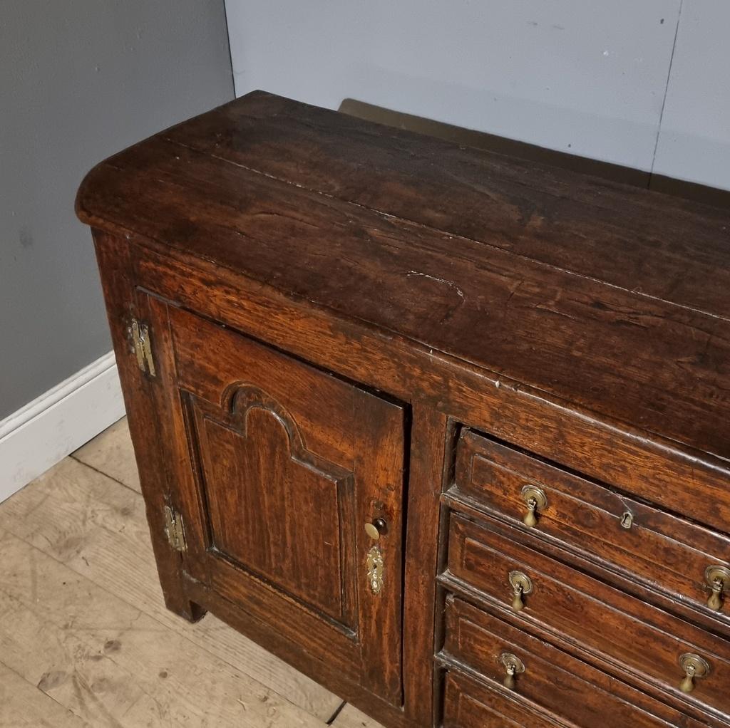 18th Century English Oak Dresser Base In Good Condition For Sale In Leamington Spa, Warwickshire