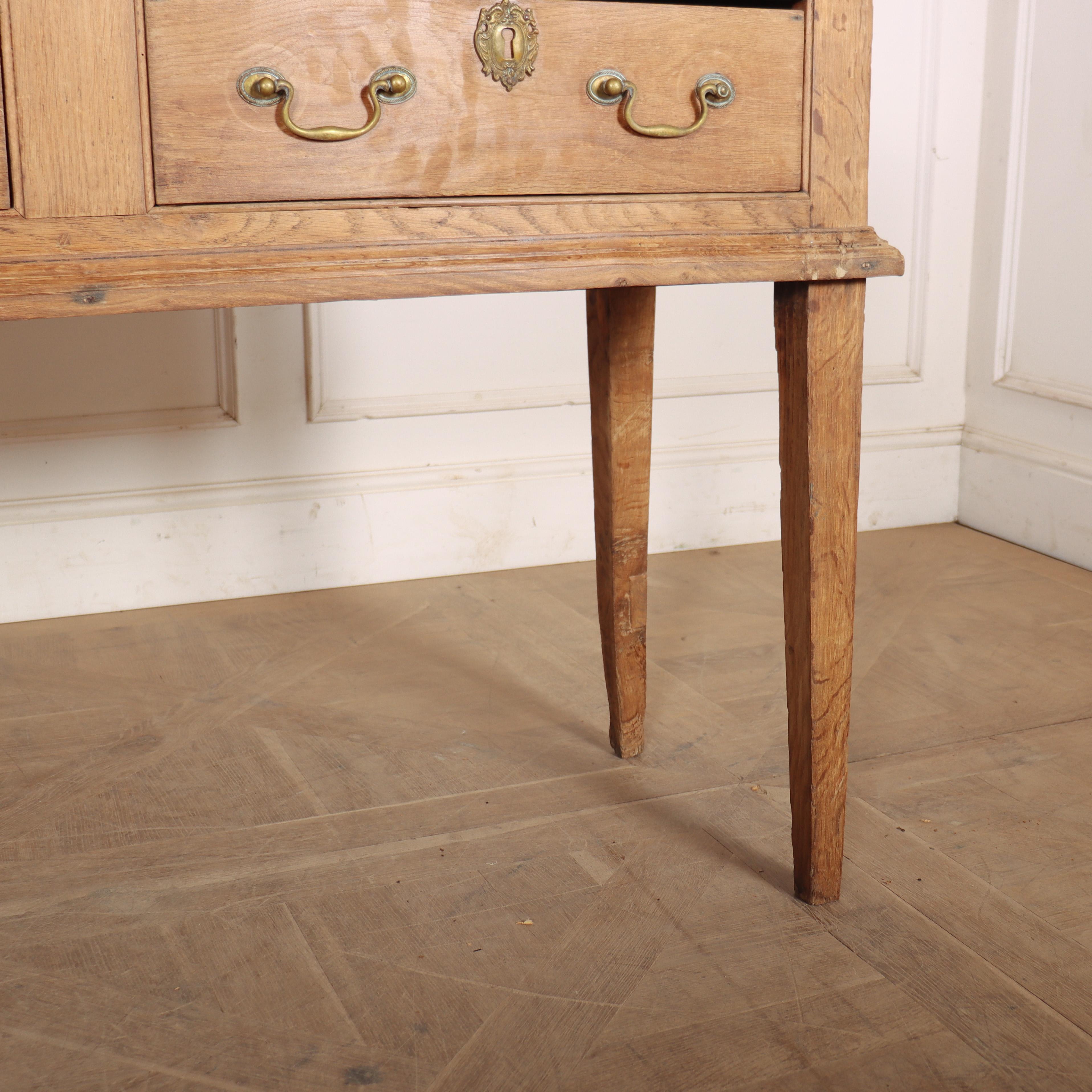 18th Century English Oak Dresser Base In Good Condition For Sale In Leamington Spa, Warwickshire