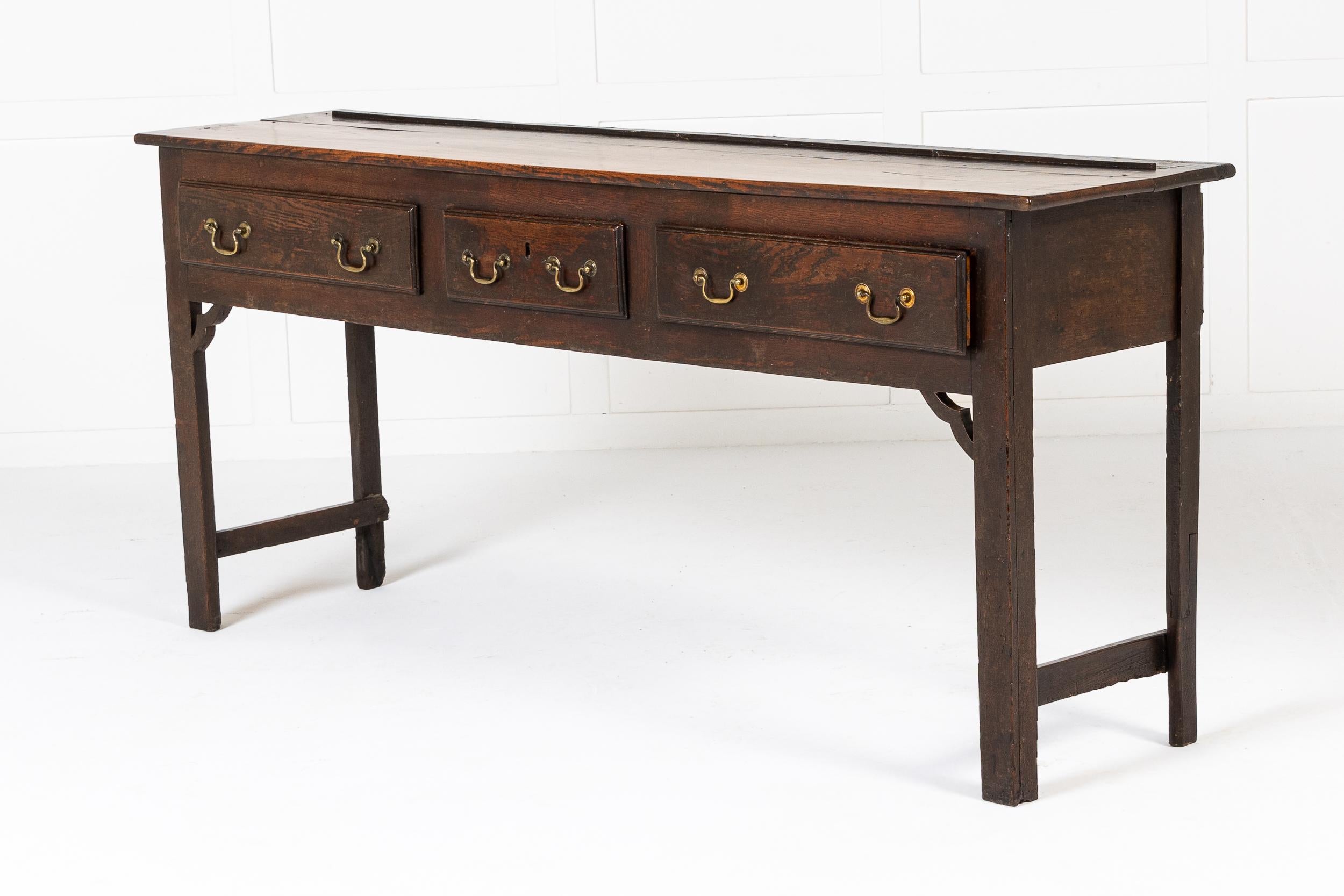Base per comò in Oak inglese del XVIII secolo in vendita 1