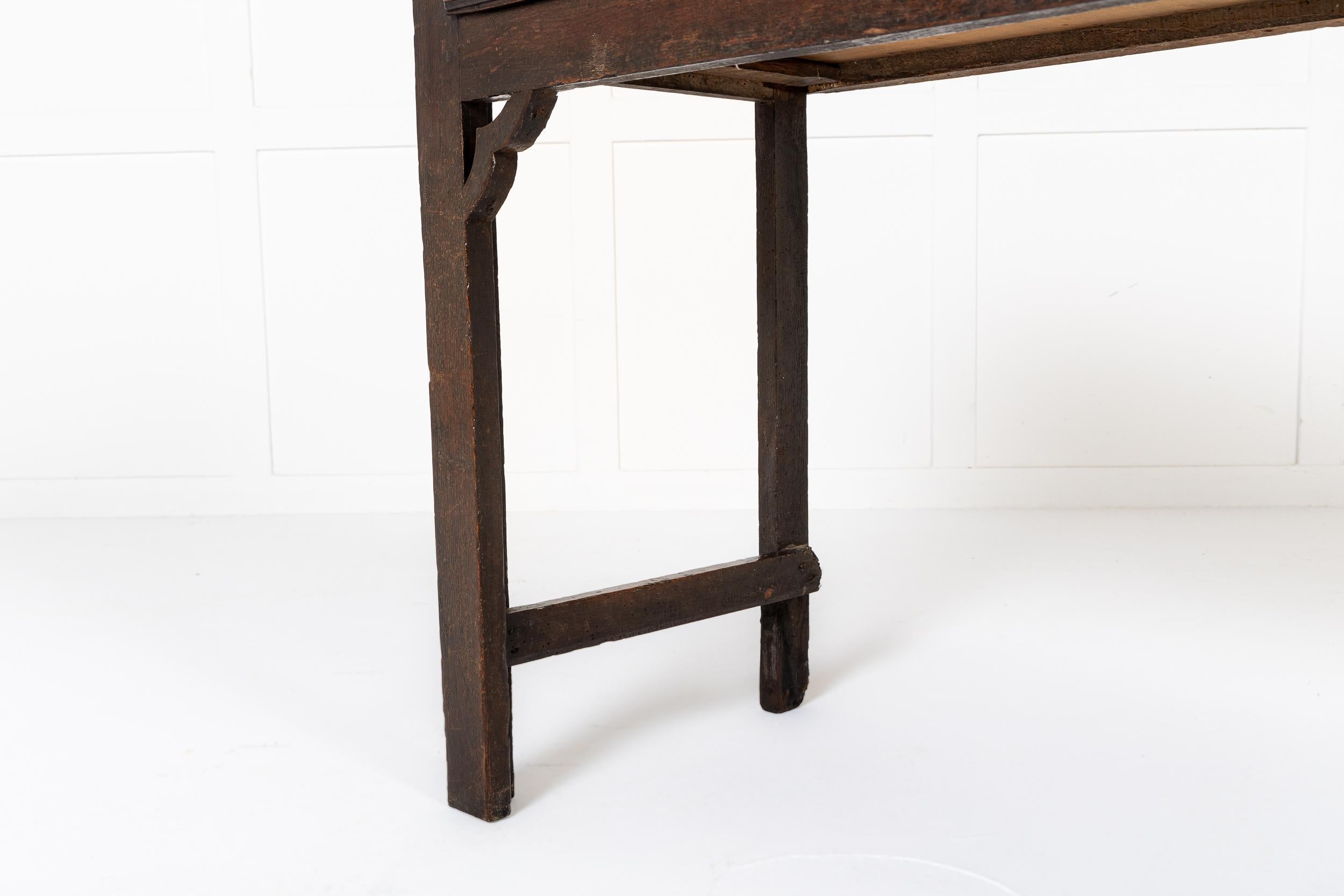 Base per comò in Oak inglese del XVIII secolo in vendita 3