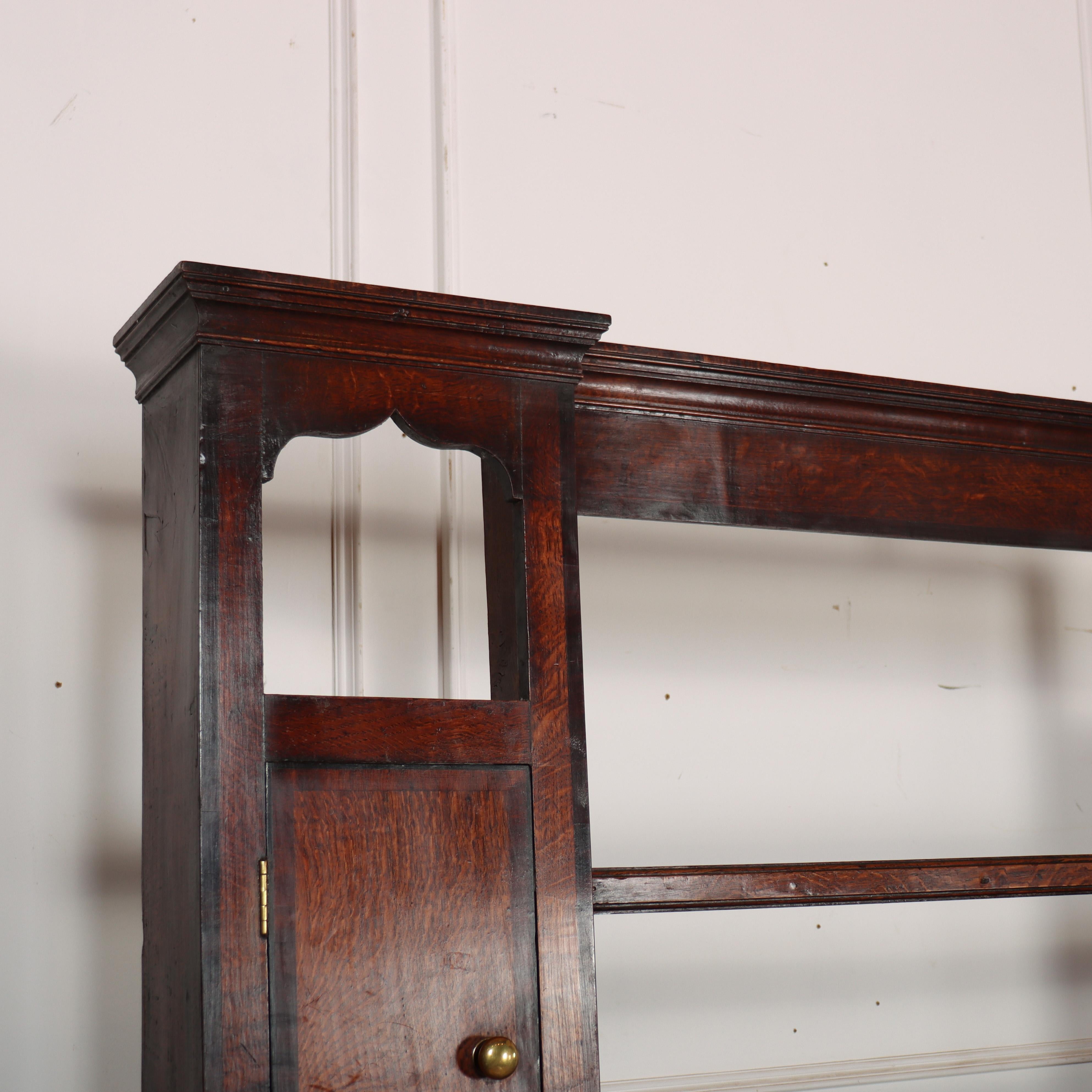 Englische Eichen-Kommode aus dem 18. Jahrhundert mit guter Farbe. 1770.

Code: 9069

Abmessungen:
B: 72,5