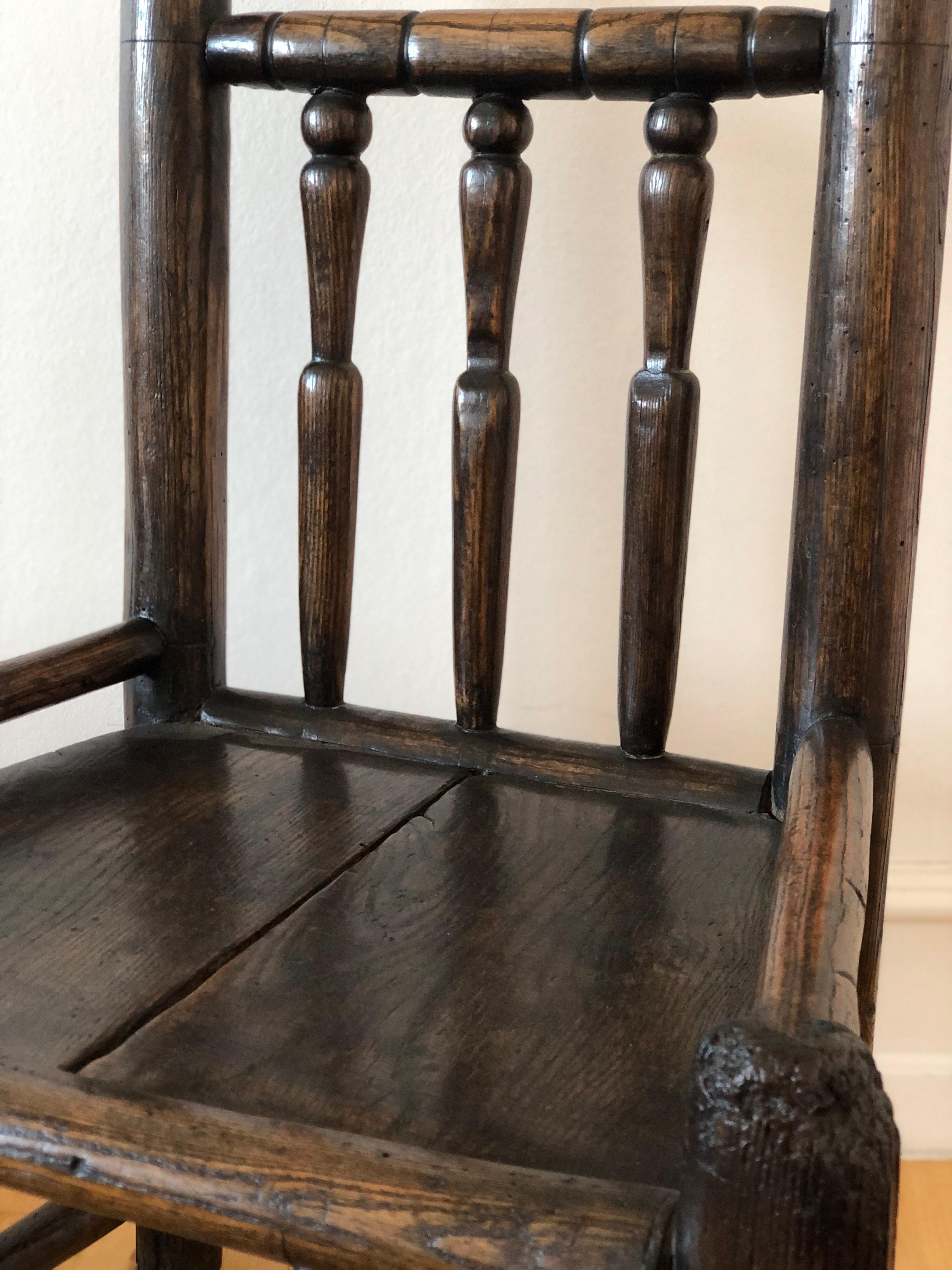 A historic children's chair from the 1700s, made of solid oak. Well-used and aged, with visible wear that reflects its long history. A simple yet authentic piece of early farmhouse furniture.

Object: chair
Style: Antique, Georgian
Period: