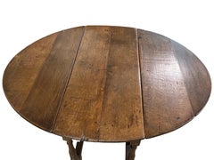 18th Century English Oak Gate-leg / Drop-leaf Table