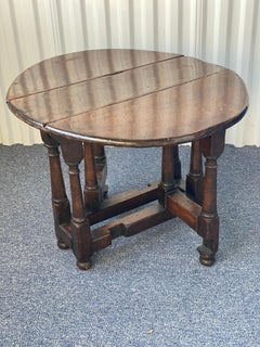 18th Century English Oak Gateleg / Drop-Leaf Table