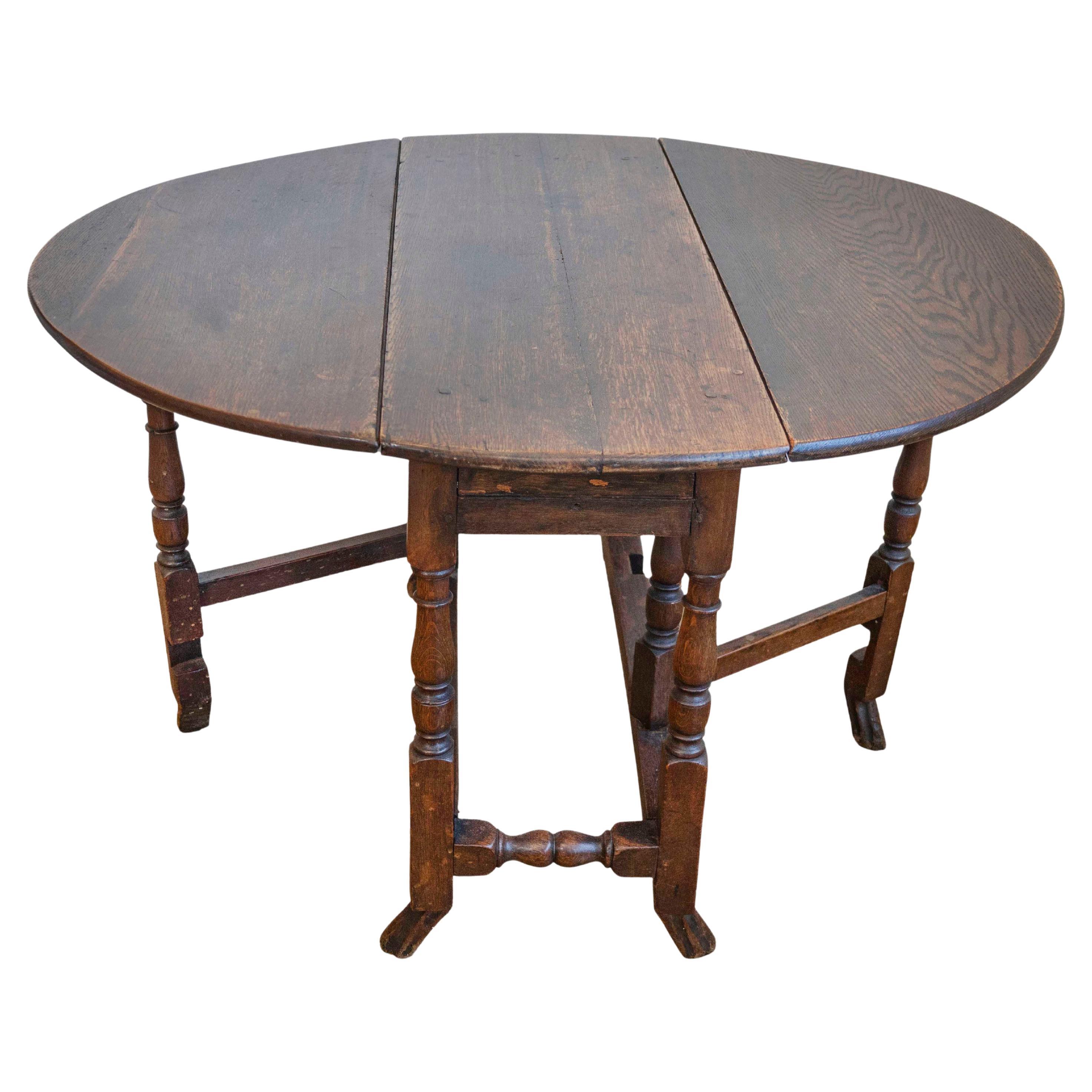 18th Century English Oak Gateleg Drop-Leaf Table with Turned Legs and Drake Feet