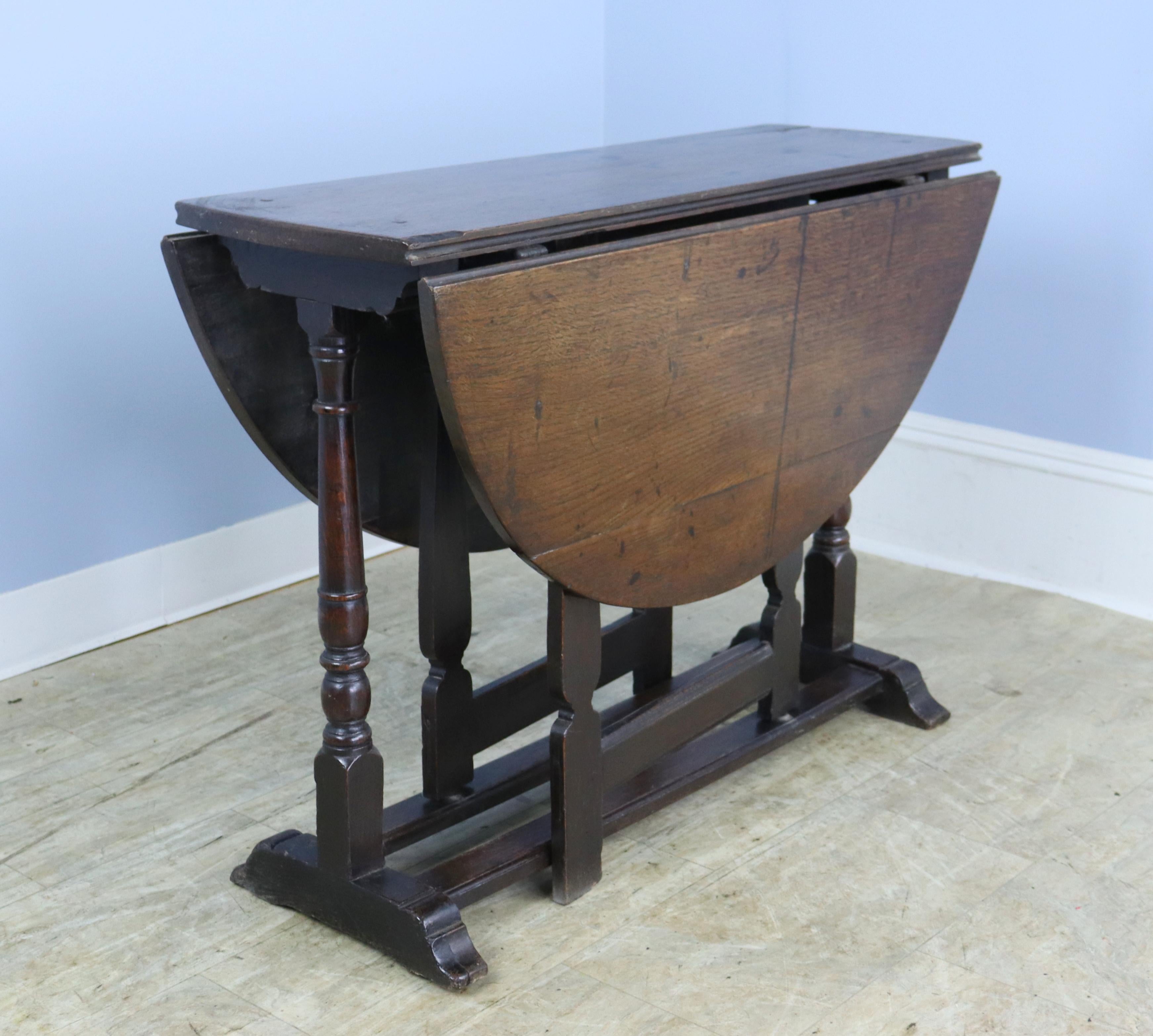 18th Century English Oak Gateleg Table In Good Condition For Sale In Port Chester, NY