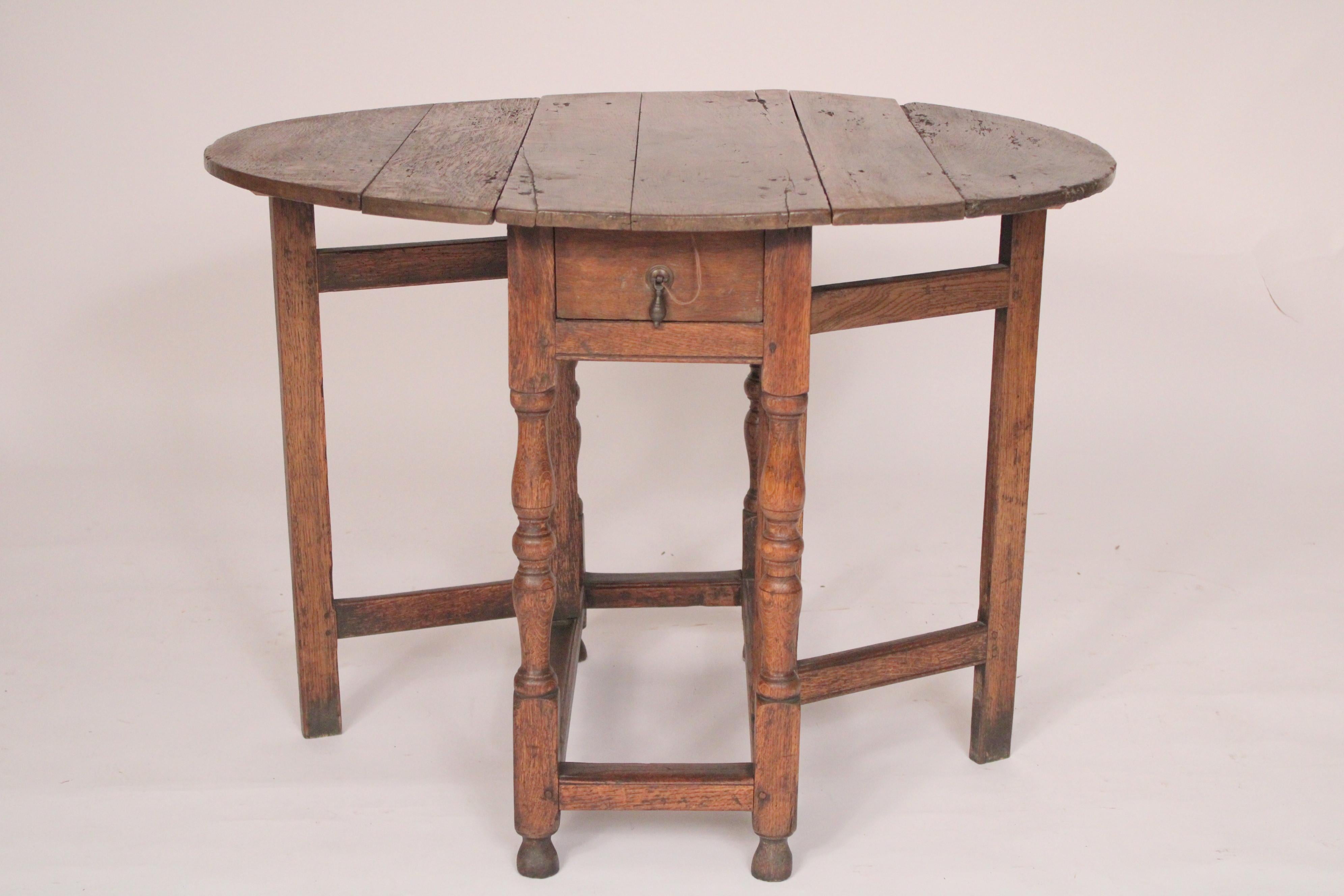 18th Century and Earlier 18th Century English Oak Gateleg Table For Sale