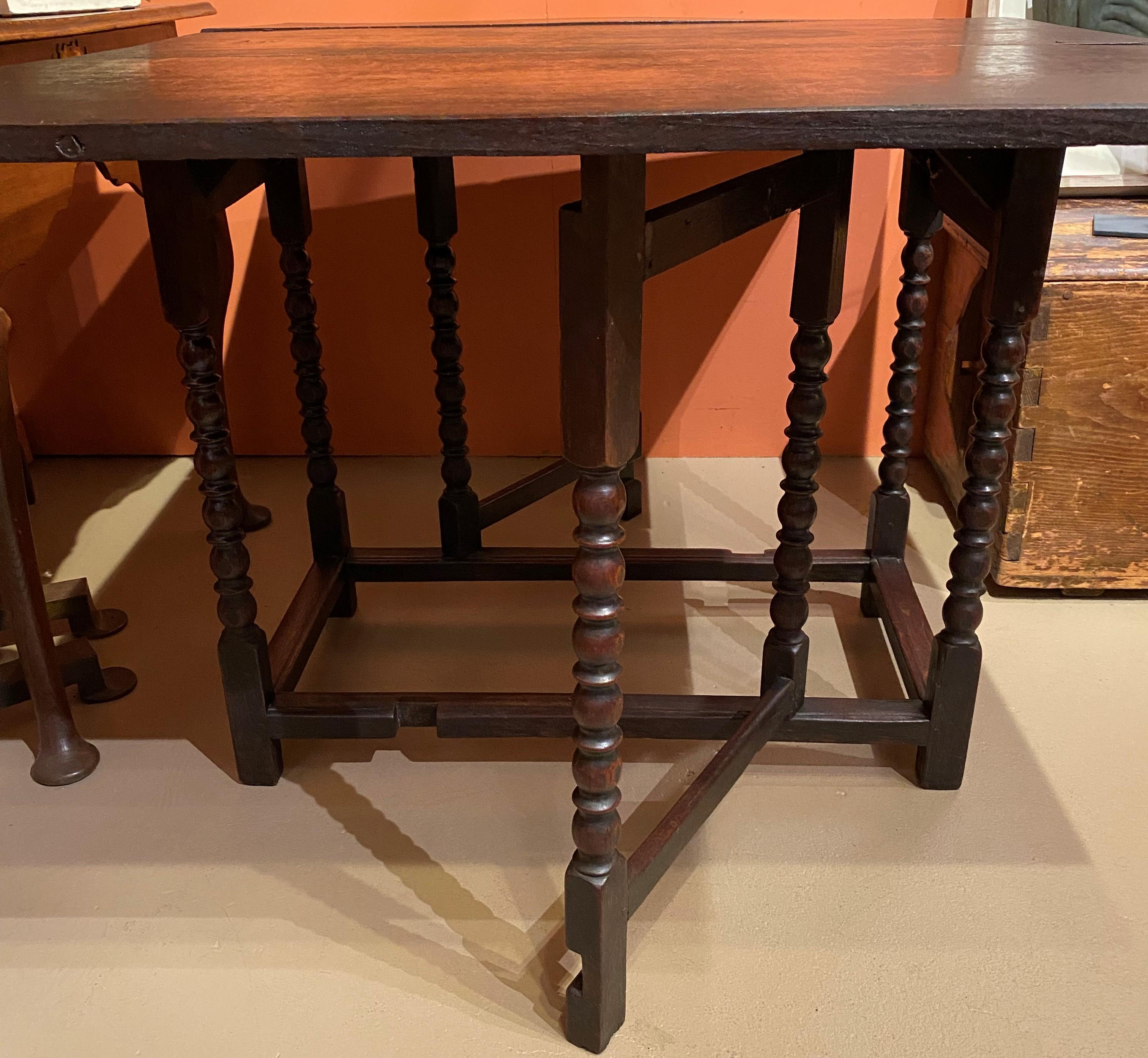 18th Century English Oak Gateleg Table with Great Surface For Sale 4