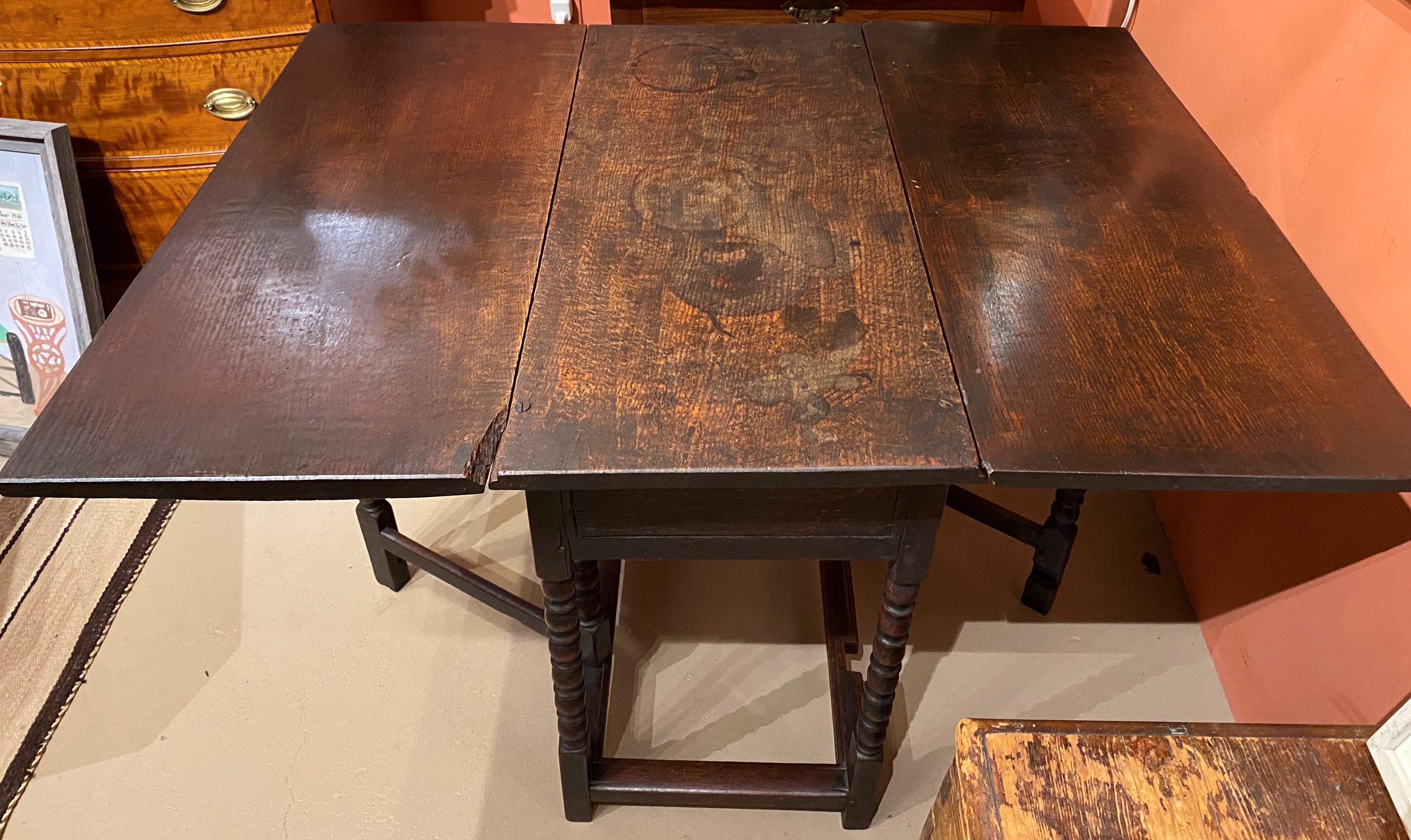 18th Century English Oak Gateleg Table with Great Surface For Sale 5